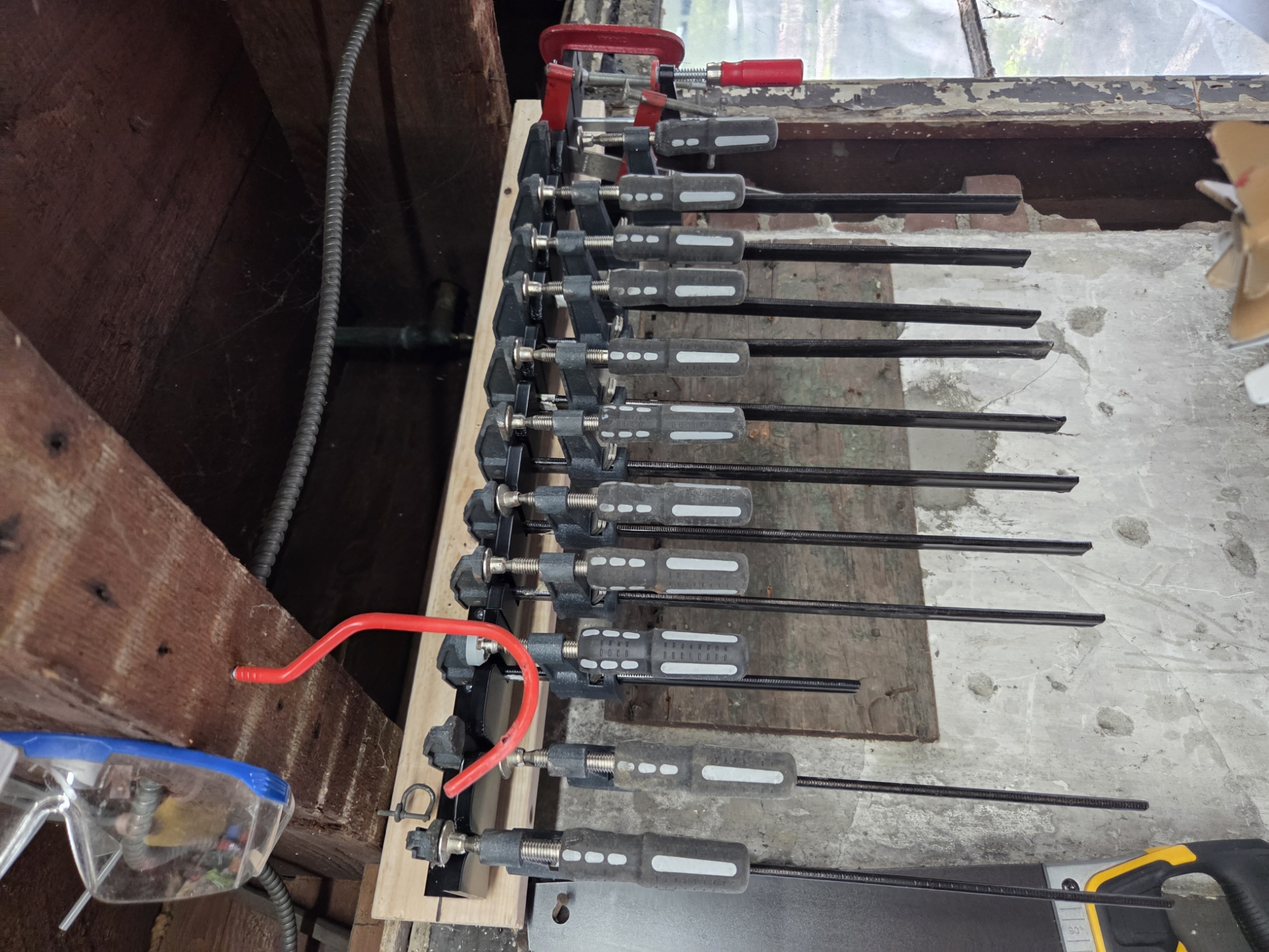 PITTSBURGH Harbor freight Quick-Release Bar Clamp Wall Mount Holder - photo 2