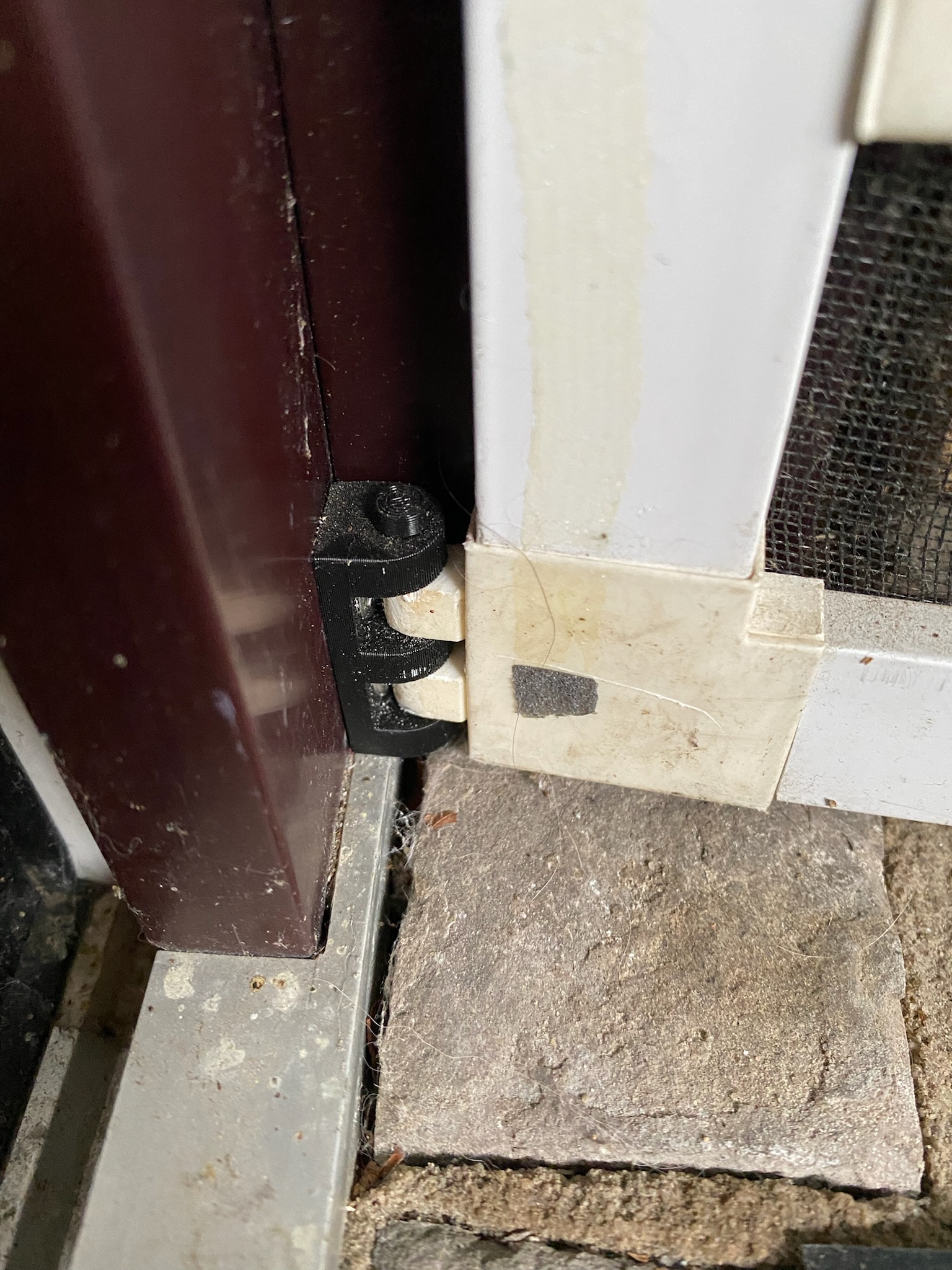 Fly Screen Door hinge replacement - photo 2