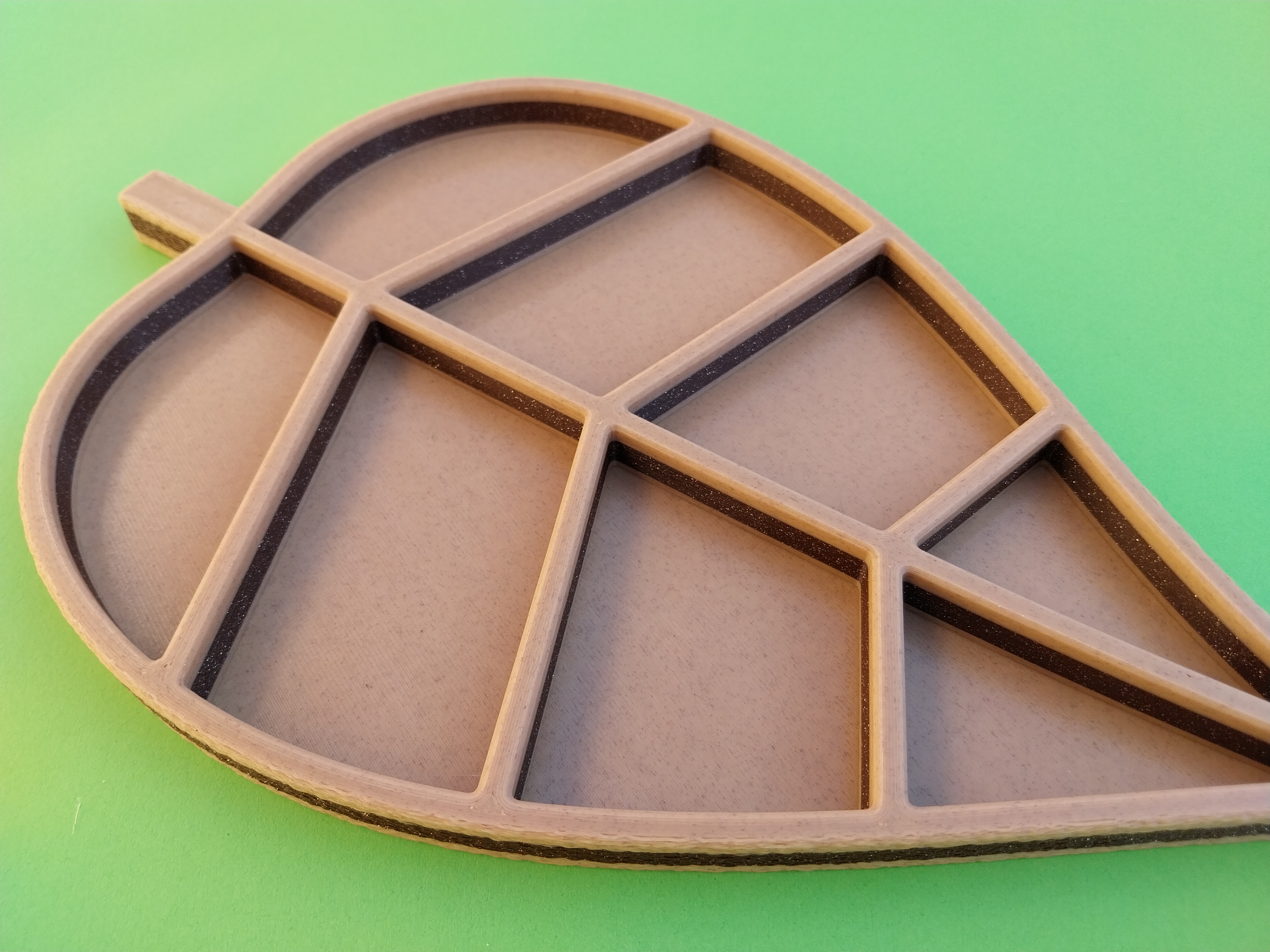 Leaf sensory tray - photo 2
