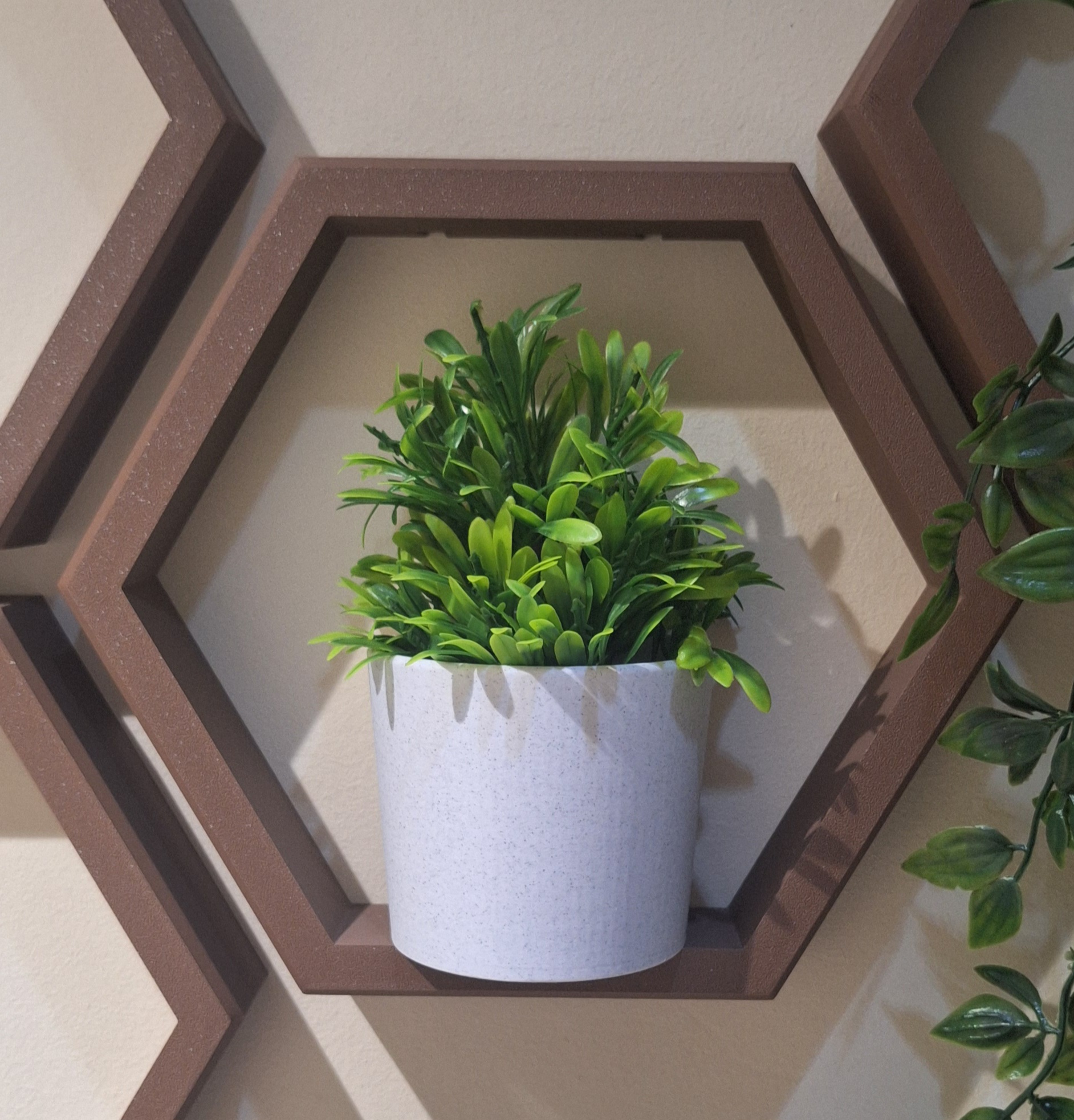 Honeycomb shelf with flower pot - photo 2