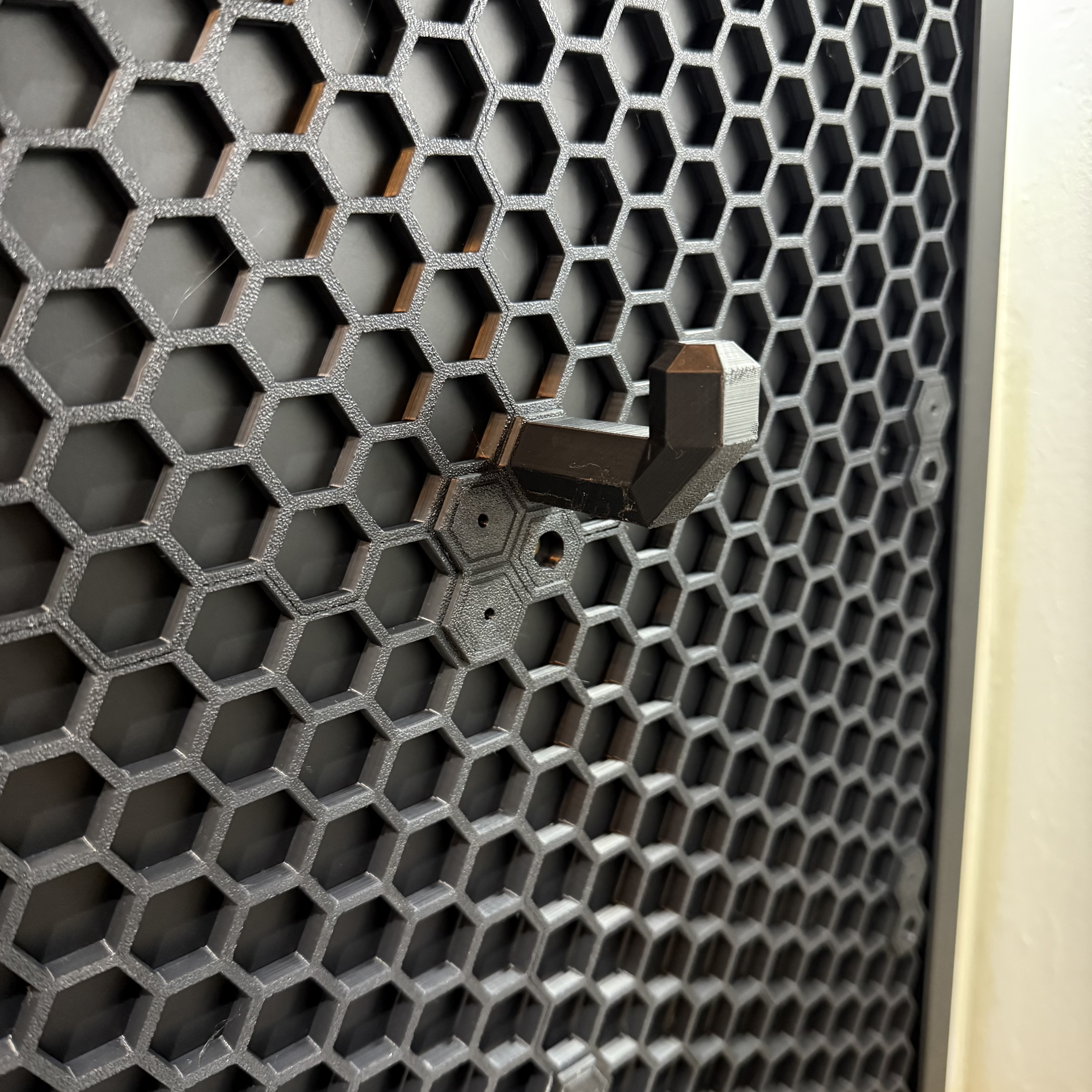 Hook for Honeycomb Storage wall, ideally to headset