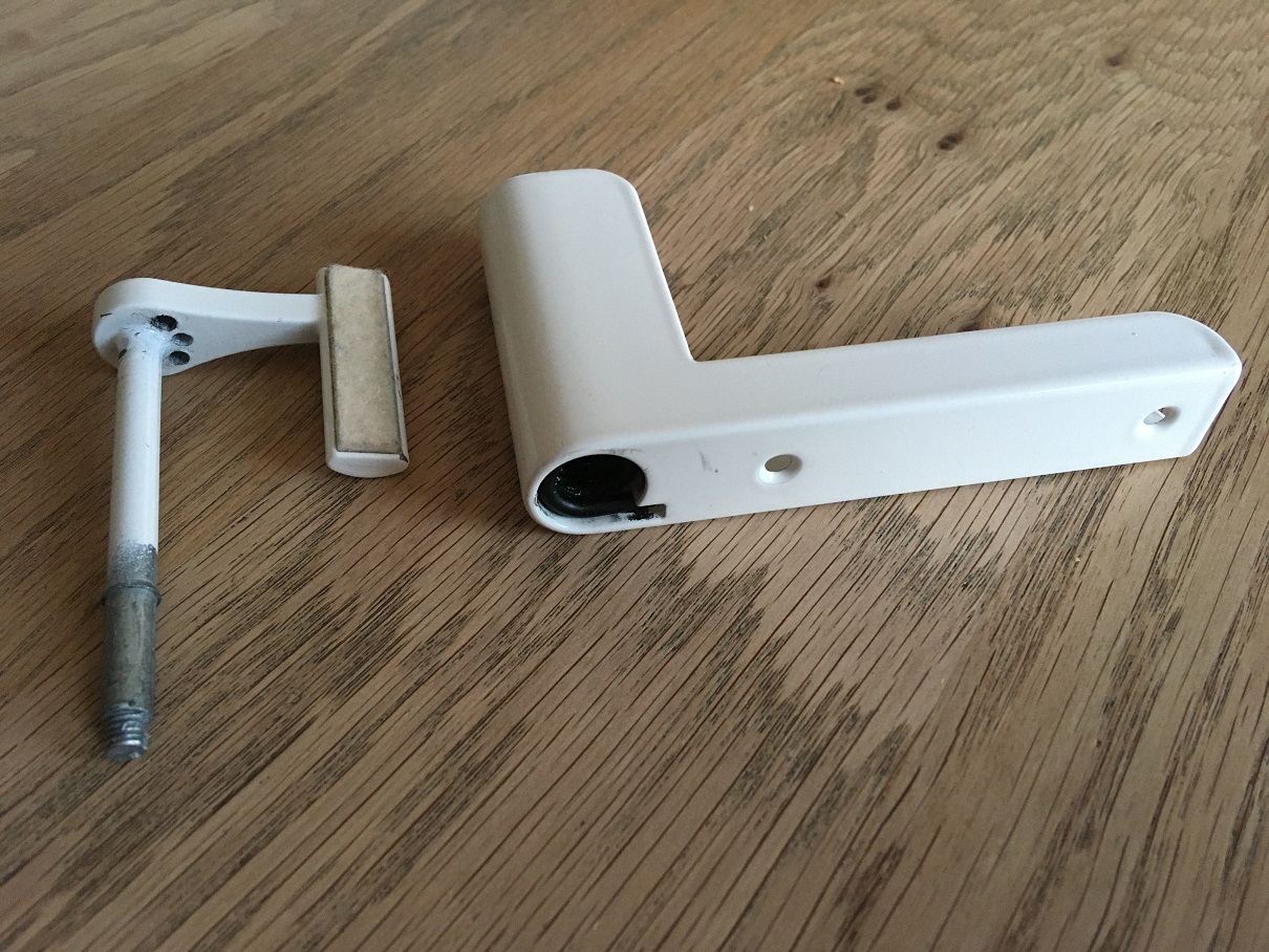 door closer screw - photo 2
