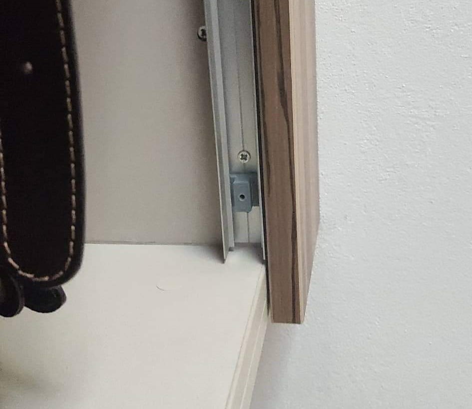 Slide door holding clip - photo 3