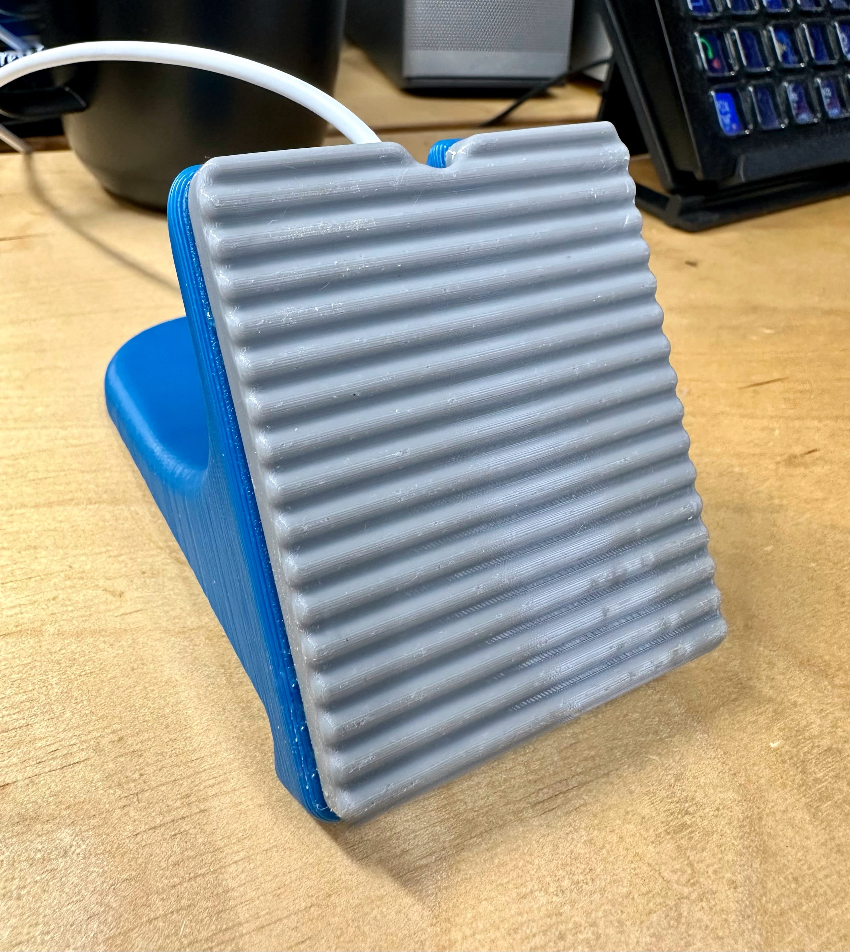 MagSafe iPhone and Airpod Stand - photo 3