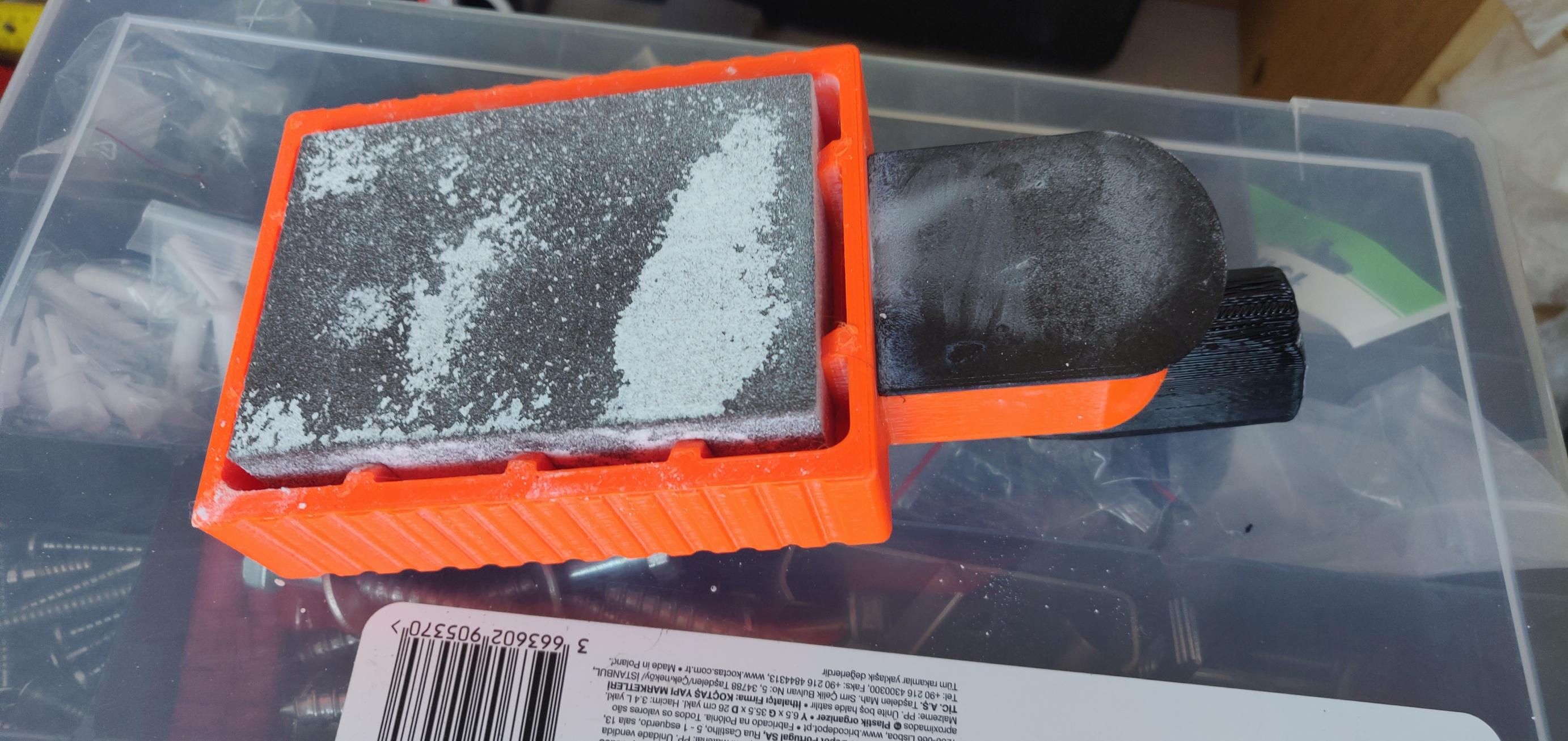 Sanding sponge vacuum adapter