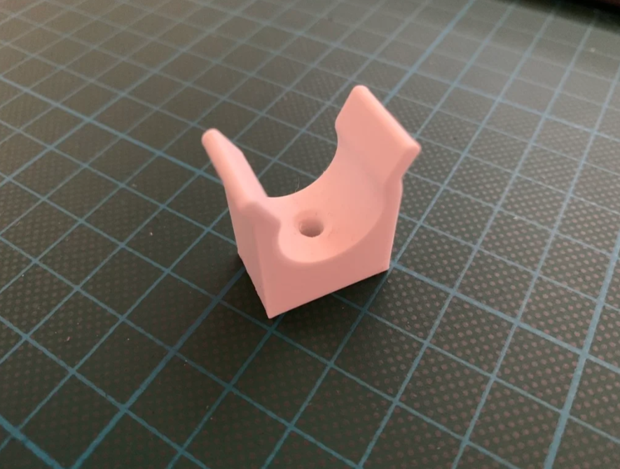 Pipe clamp / bracket