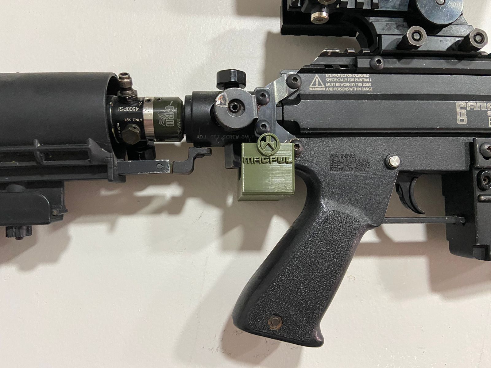 Wall shelf for paintball markers -  airsoft / Soporte de pared para marcadoras de paintball y airsoft - photo 2