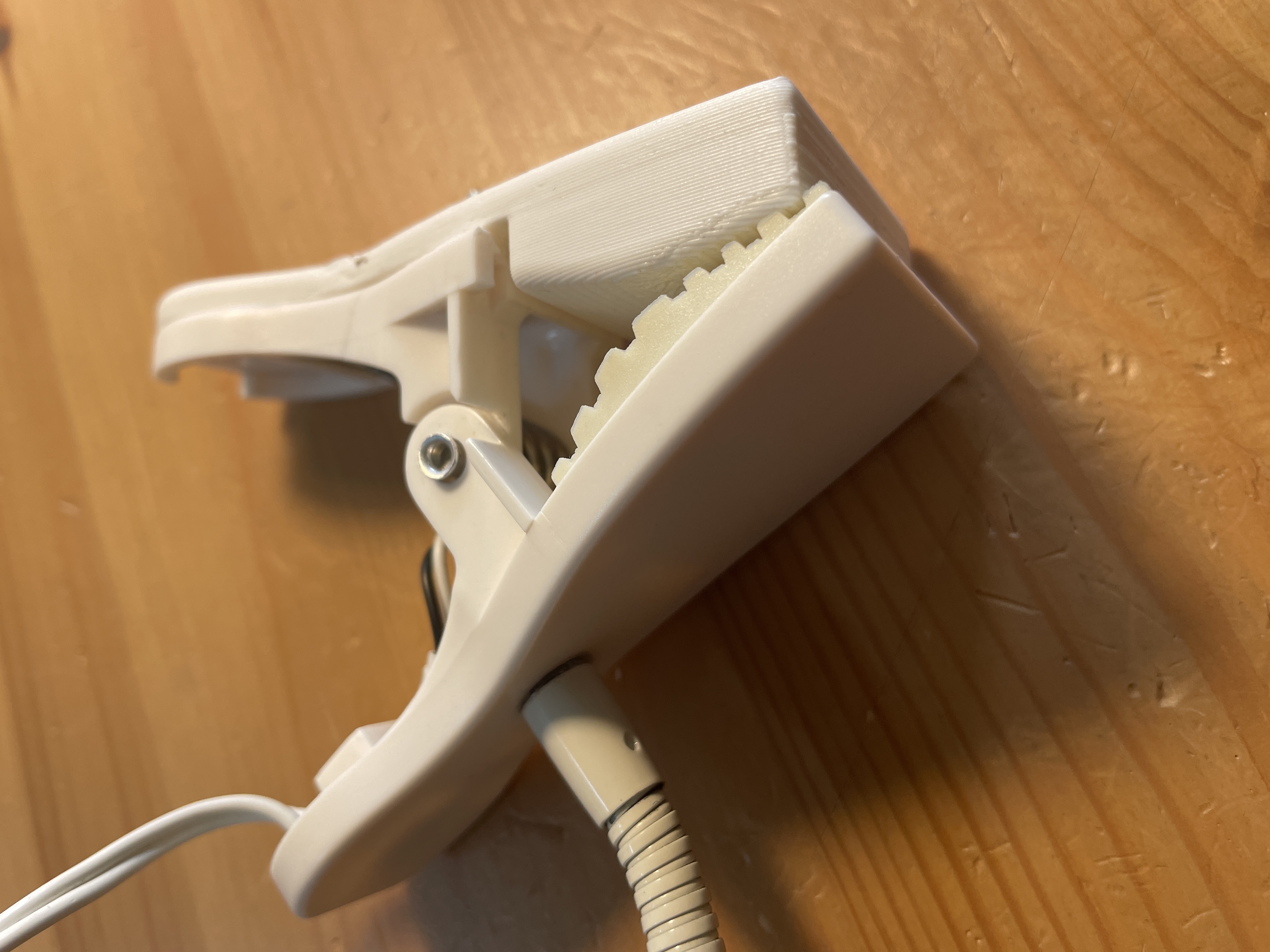 IKEA Nävlinge lamp clamp repair - photo 3