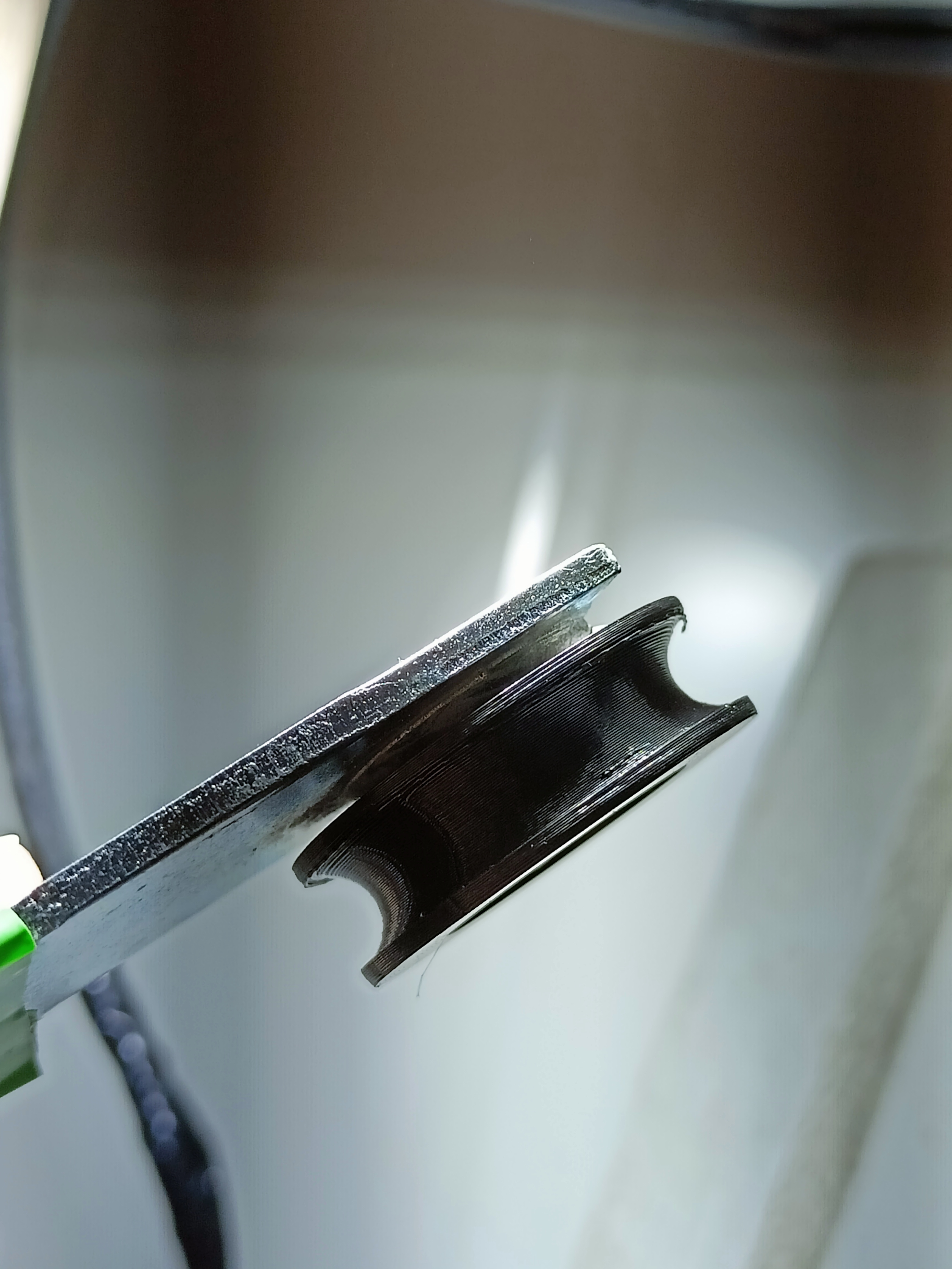 Wheel for the running track, sliding door