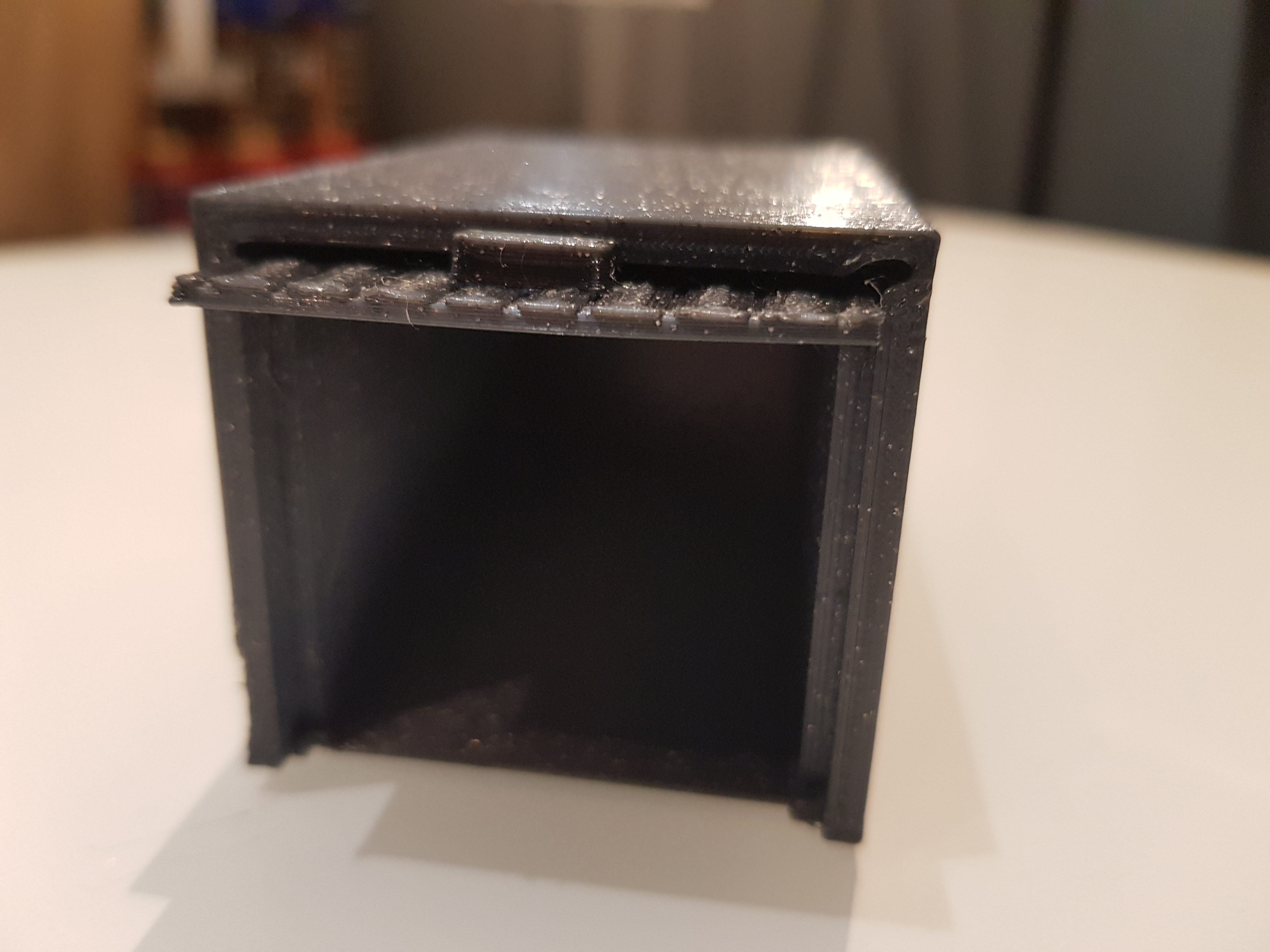 Garage for toy car - one piece print (+ door)