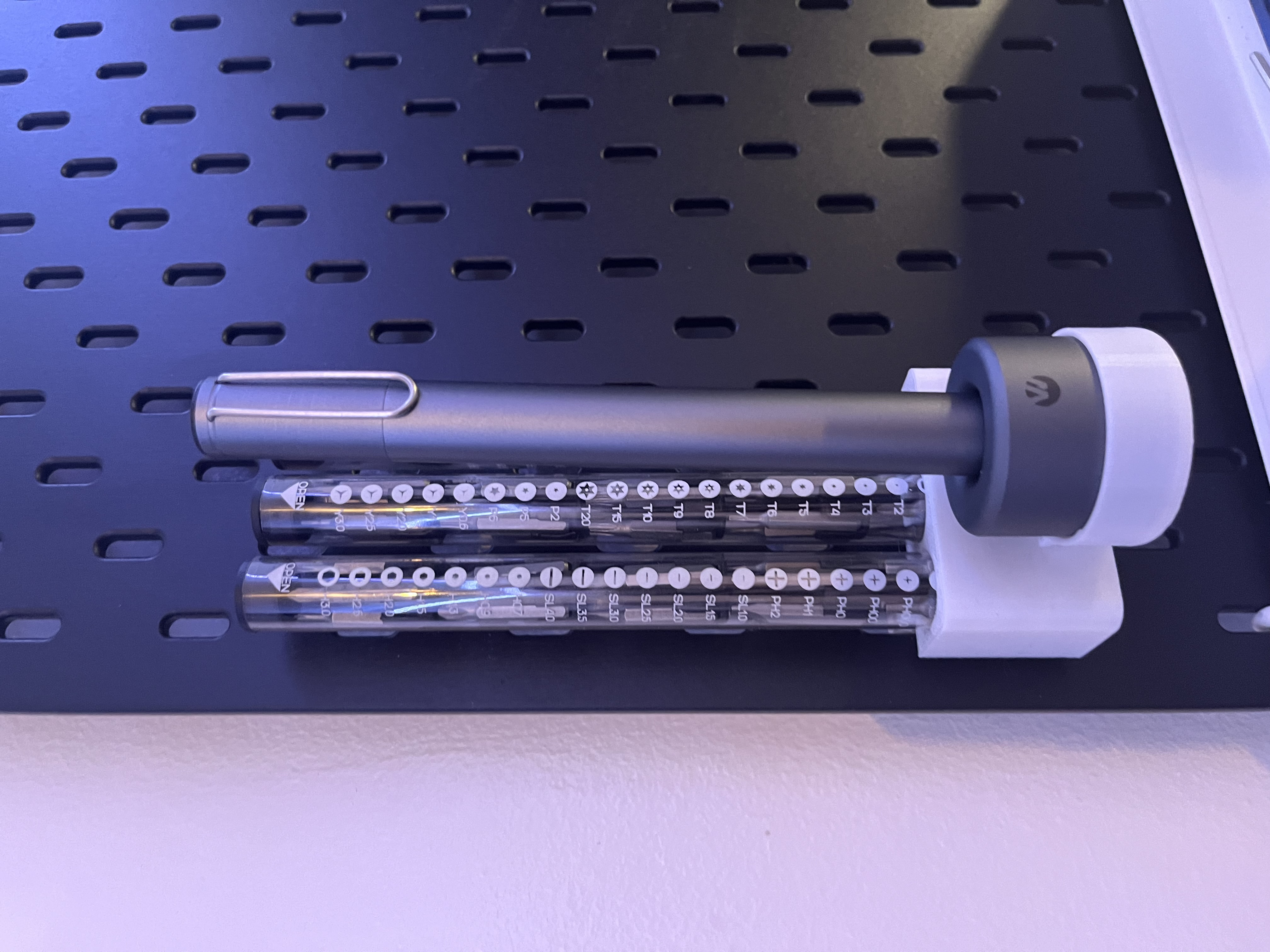 Wowstick holder for skadis peg board