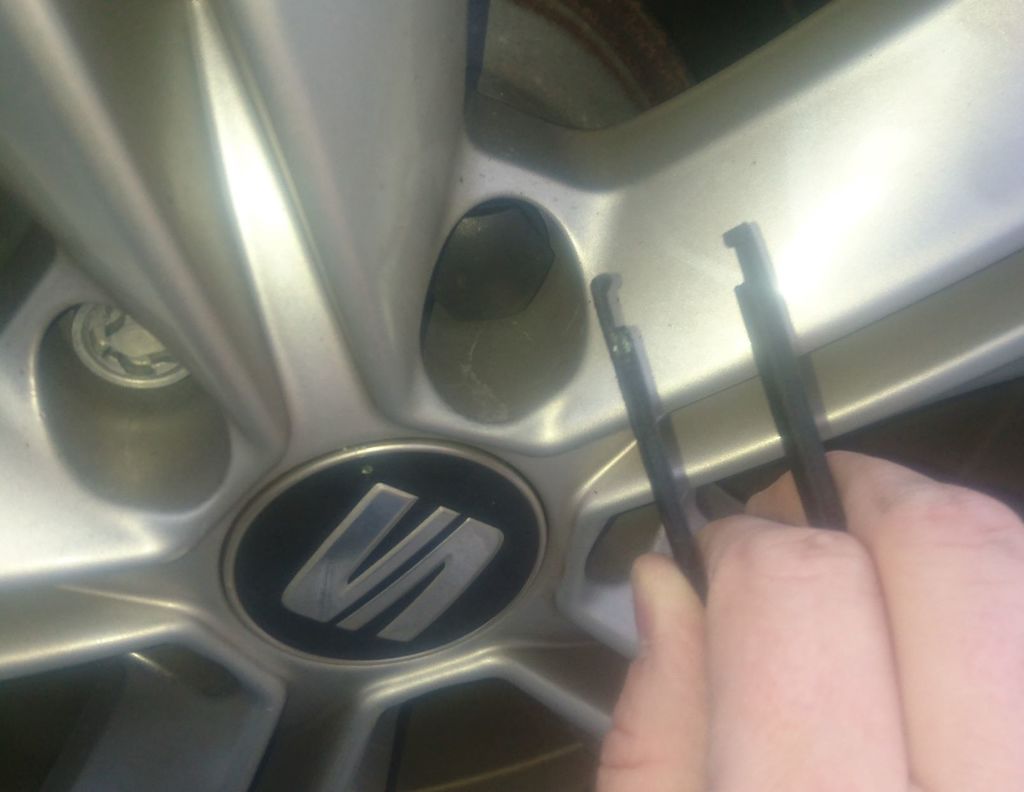 Seat VW Wheel Nut Cap Remover Tool - photo 2