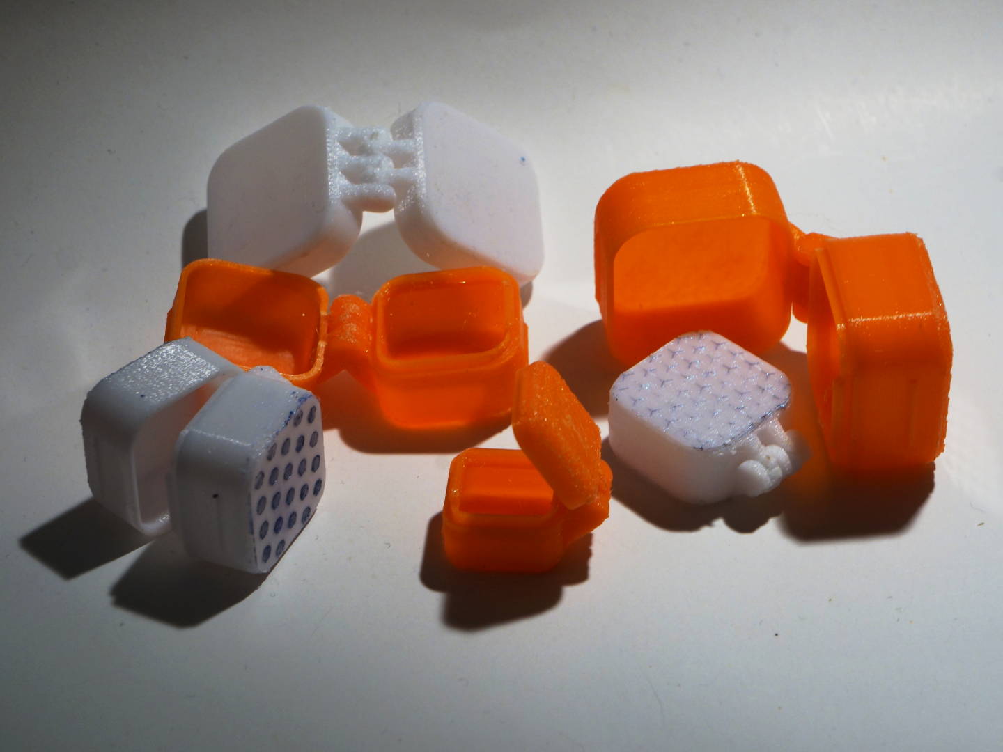 Hinge clip box