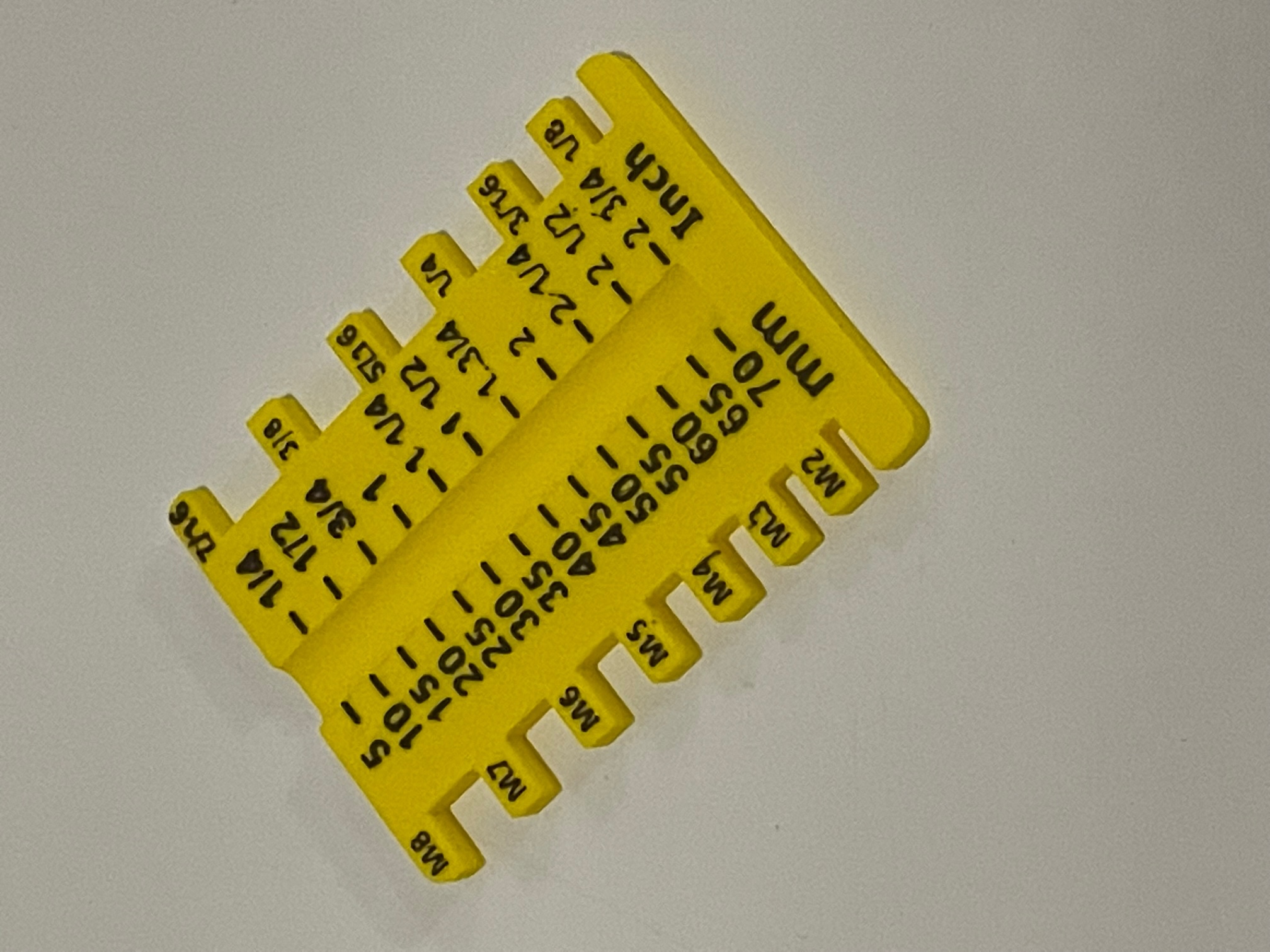 Metric and Imperial Screw Measurement Tool