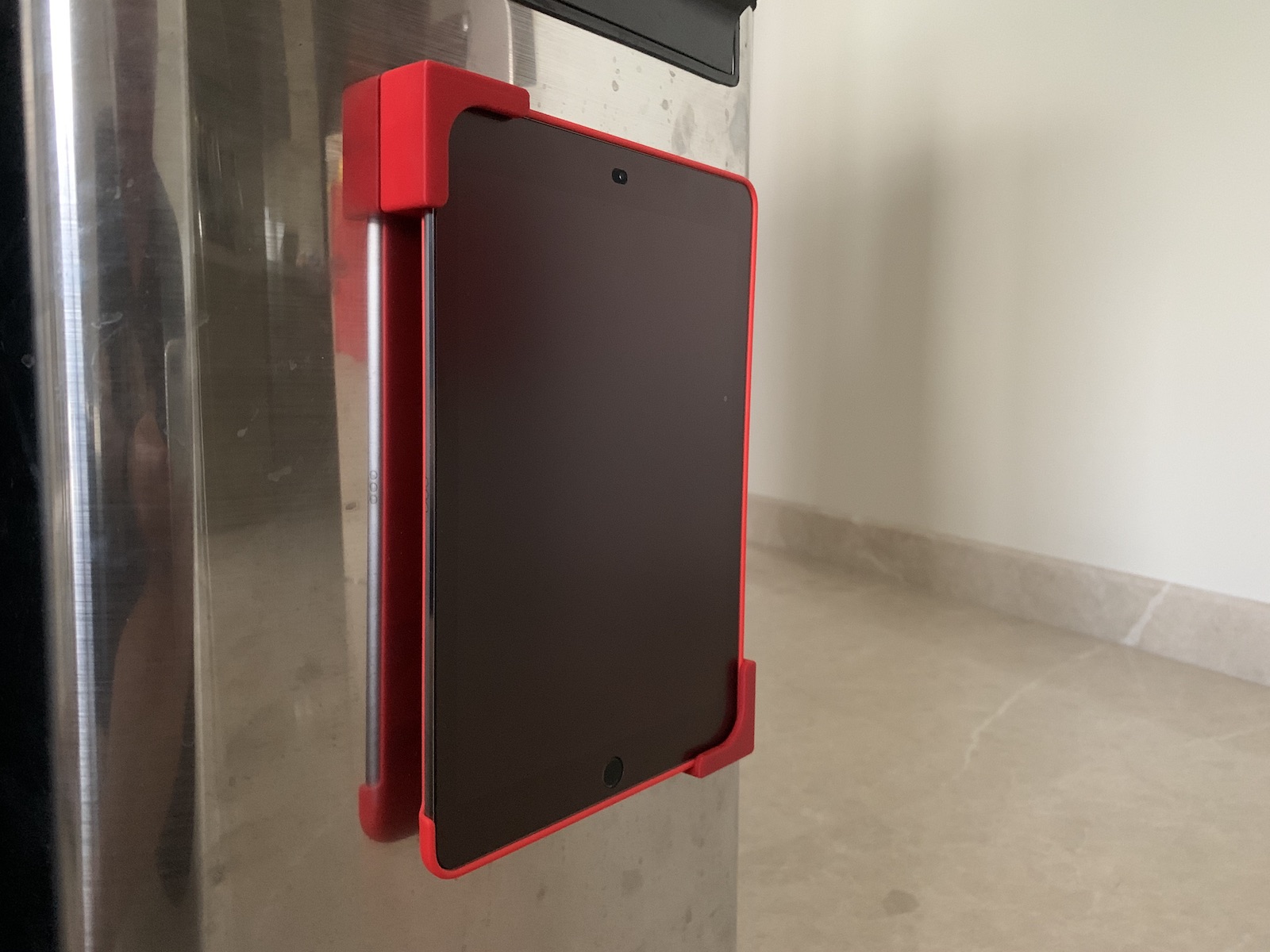 Magnetic tablet mount