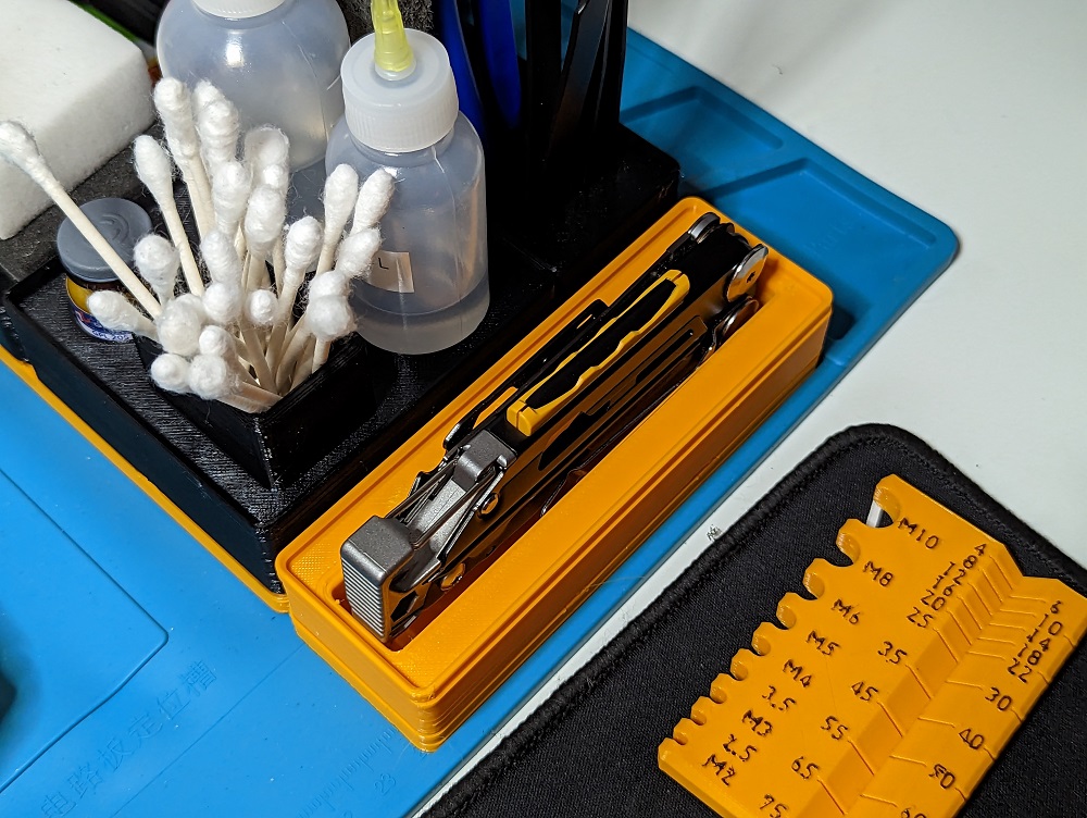 Gridfinity Leatherman Signal Storage
