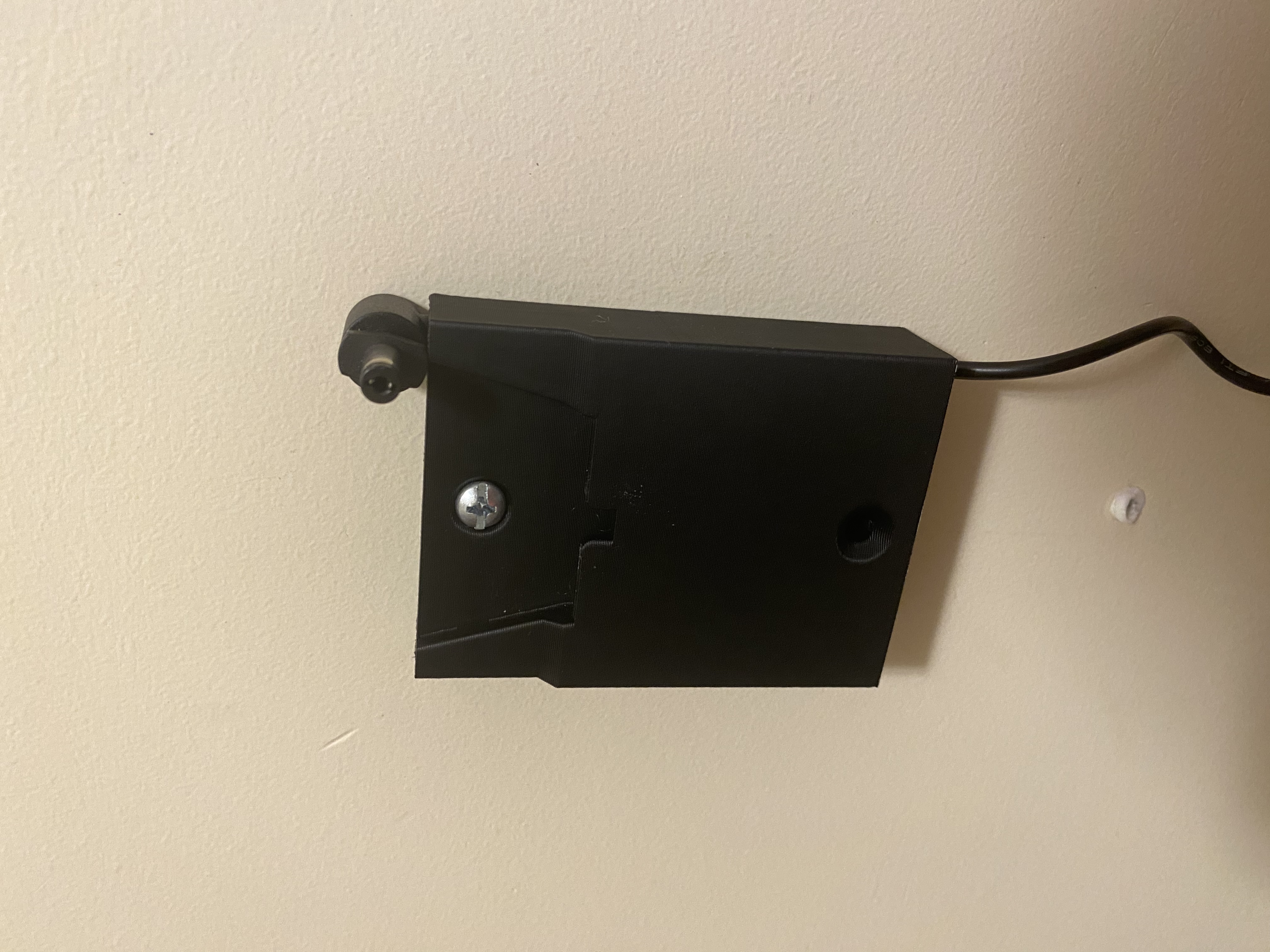 Shark Rocket Vacuum Wall Mount w/ Cable Management - photo 2