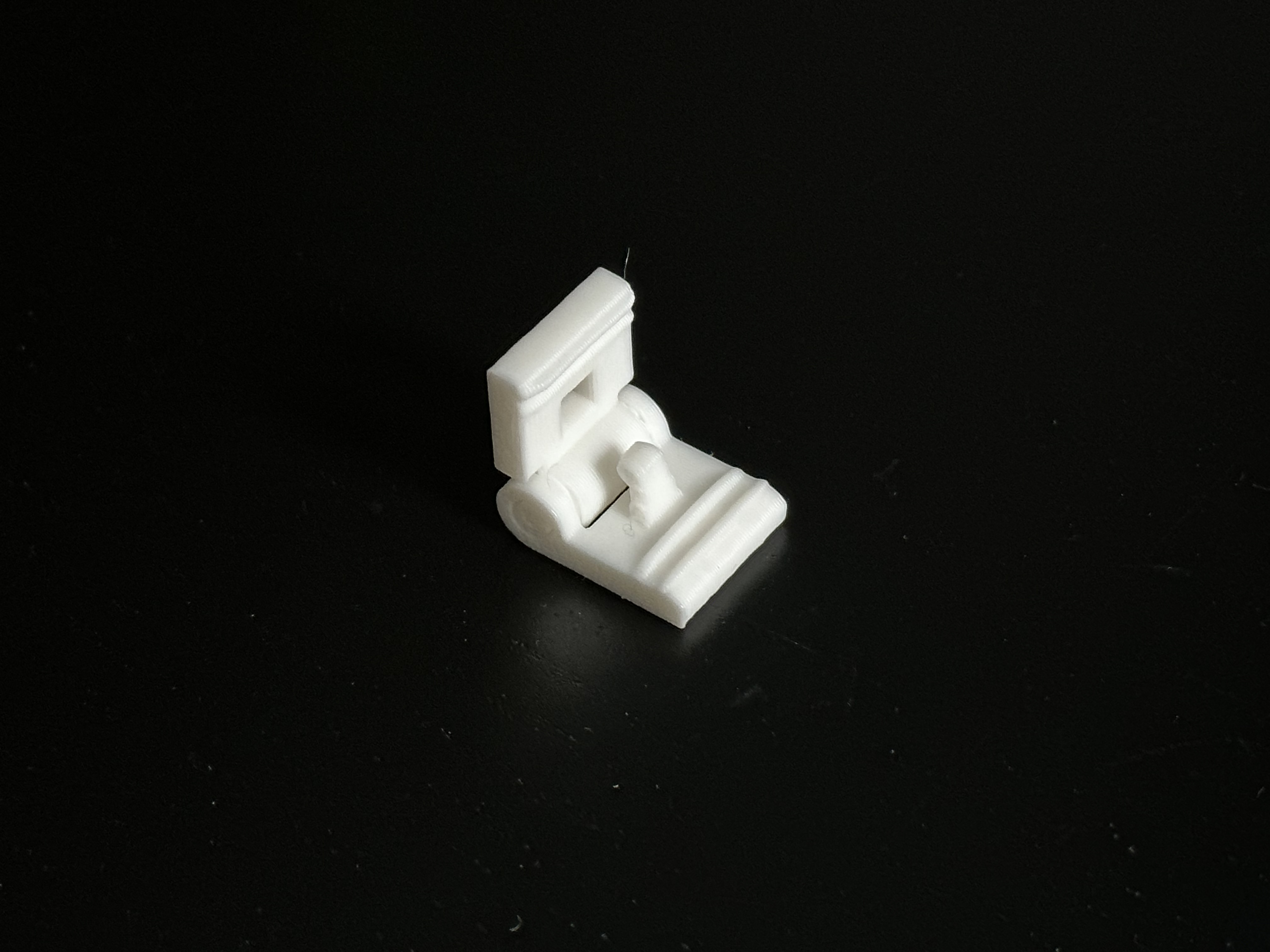 Mini wall clamp for photos
