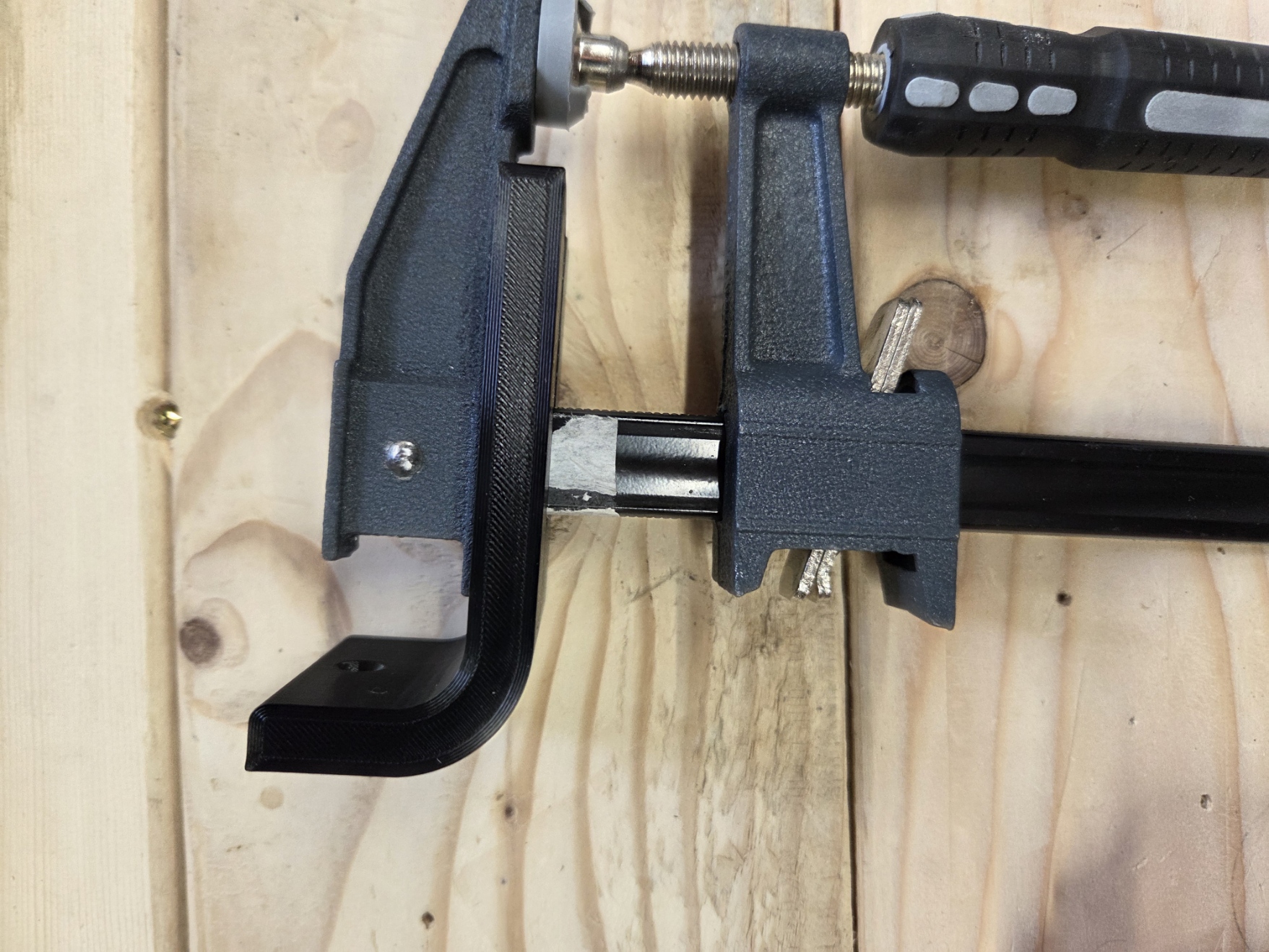 PITTSBURGH Harbor freight Quick-Release Bar Clamp Wall Mount Holder - photo 3