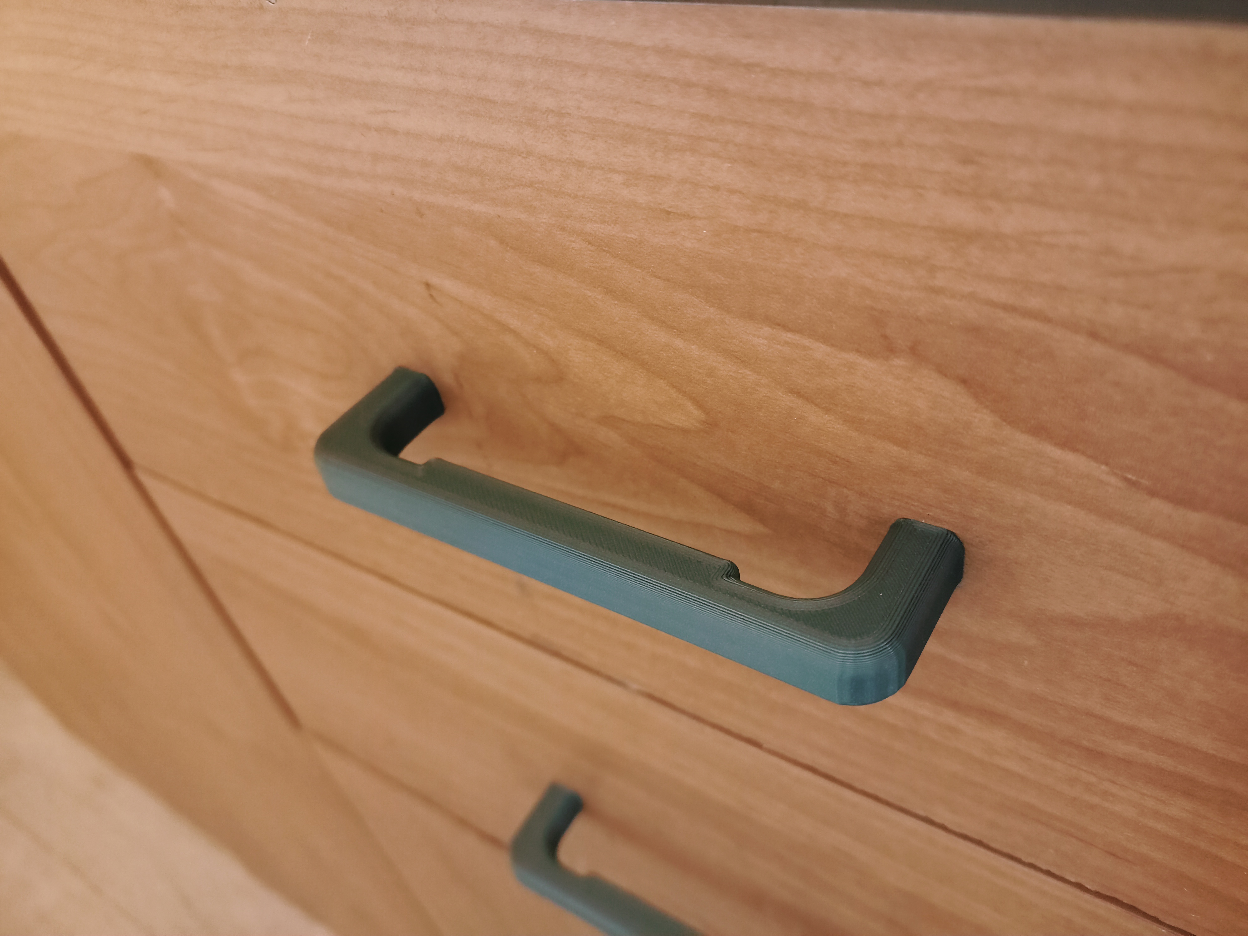 Kitchen cabinet/drawer handle