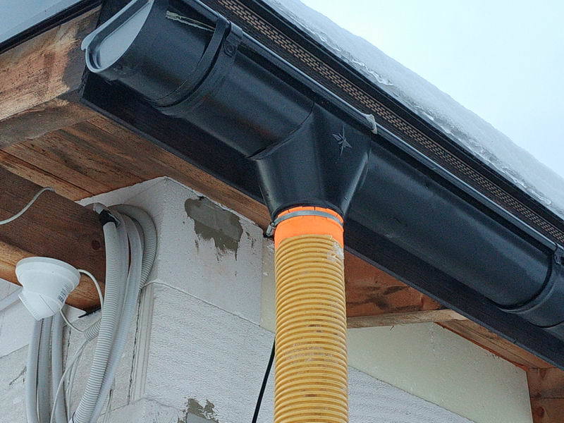 Water spout-hose adapter / Adaptér okap-žlutá hadice