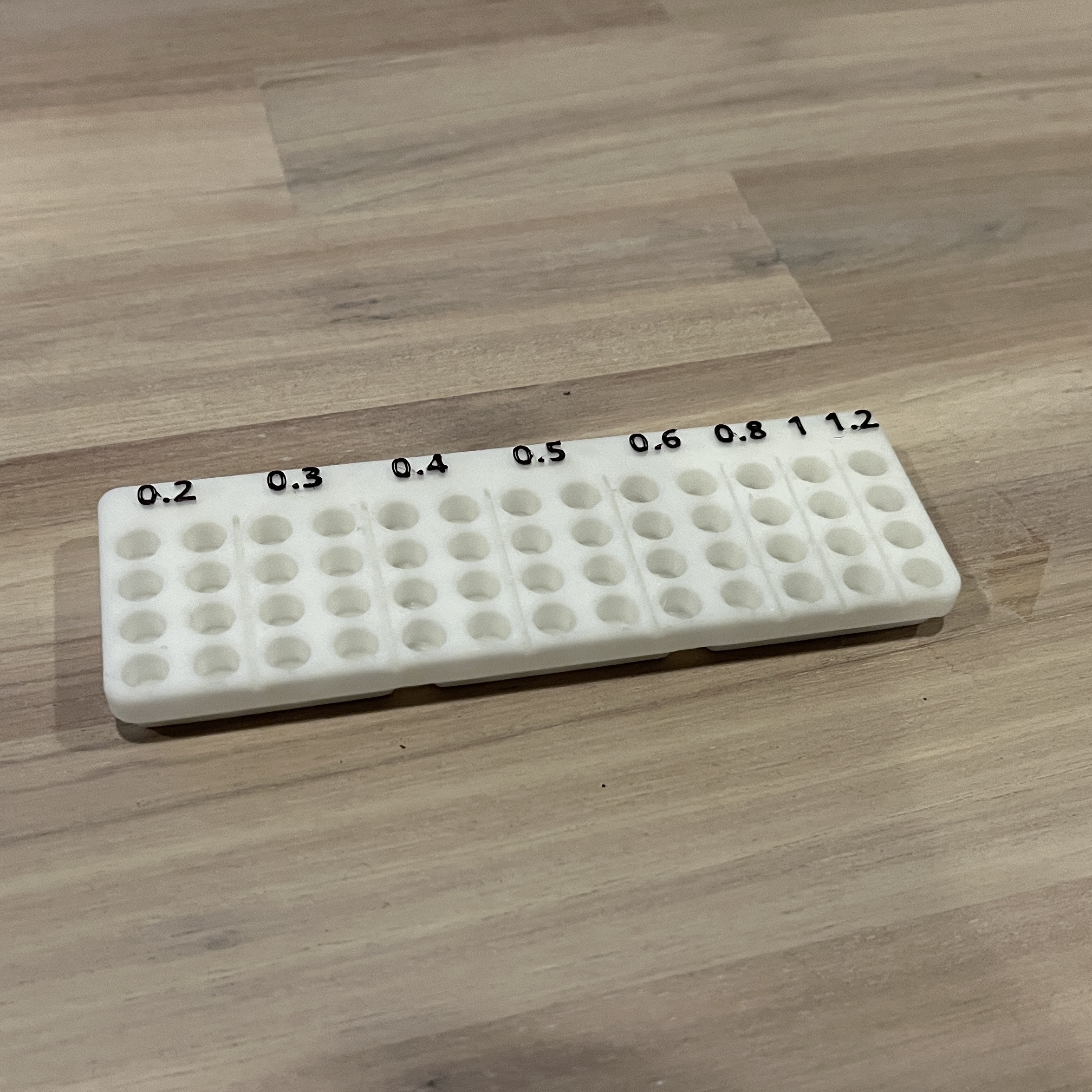 Gridfinity Nozzle Holder/Storage 1x3 (With Magnets) - photo 3