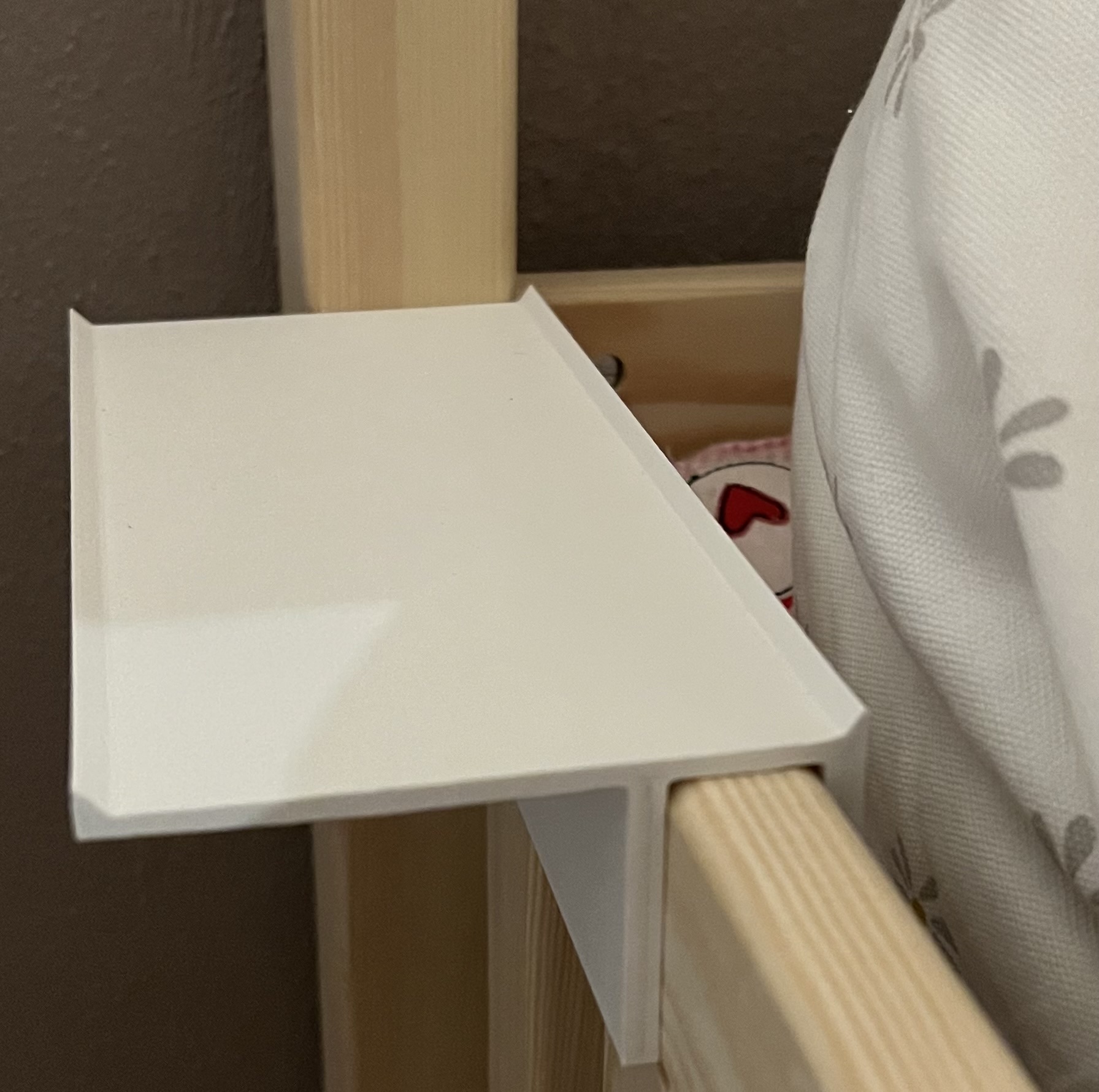 Small bed tray/shelf - photo 2