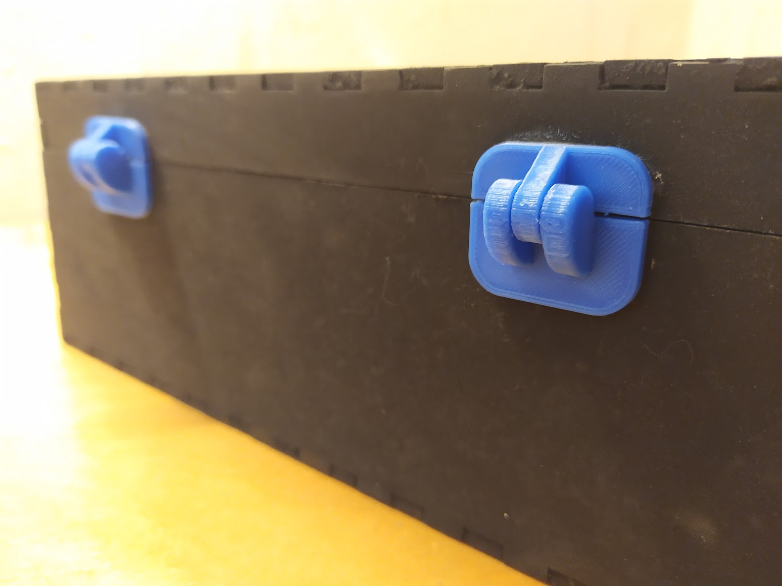 Simple small hinge - one piece - photo 2