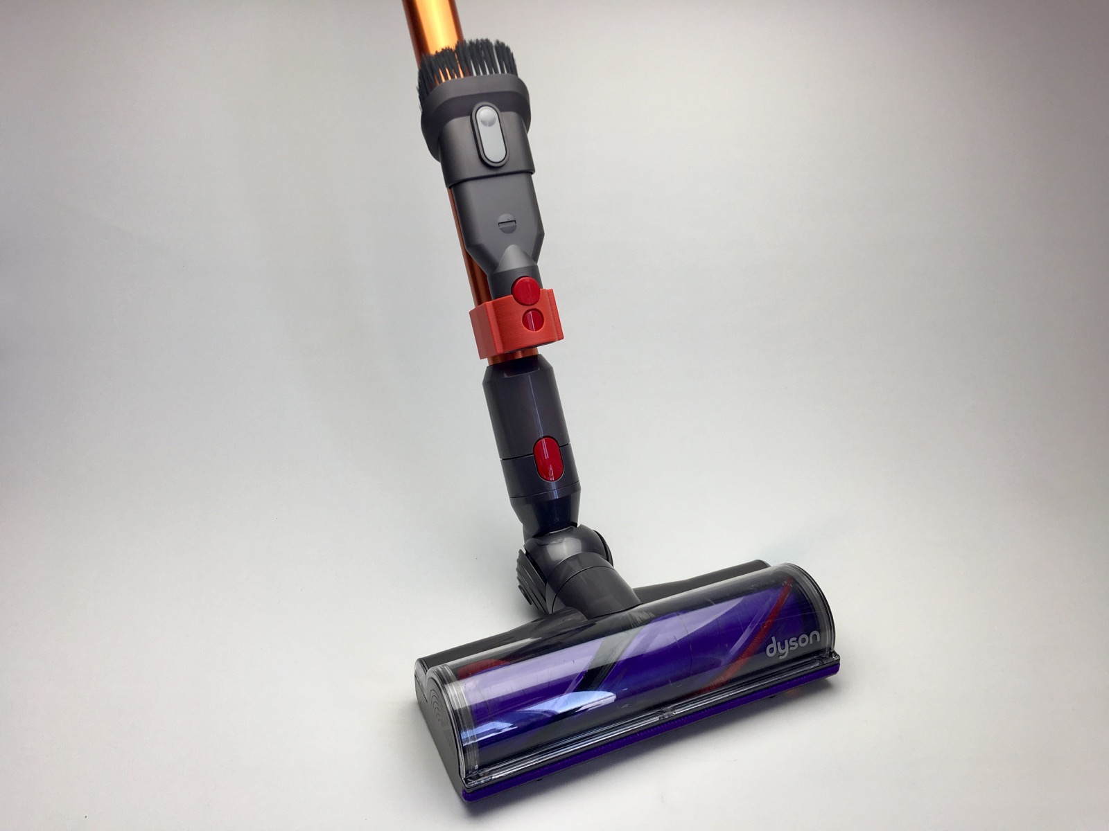 Tube mount for Dyson vacuum accessories