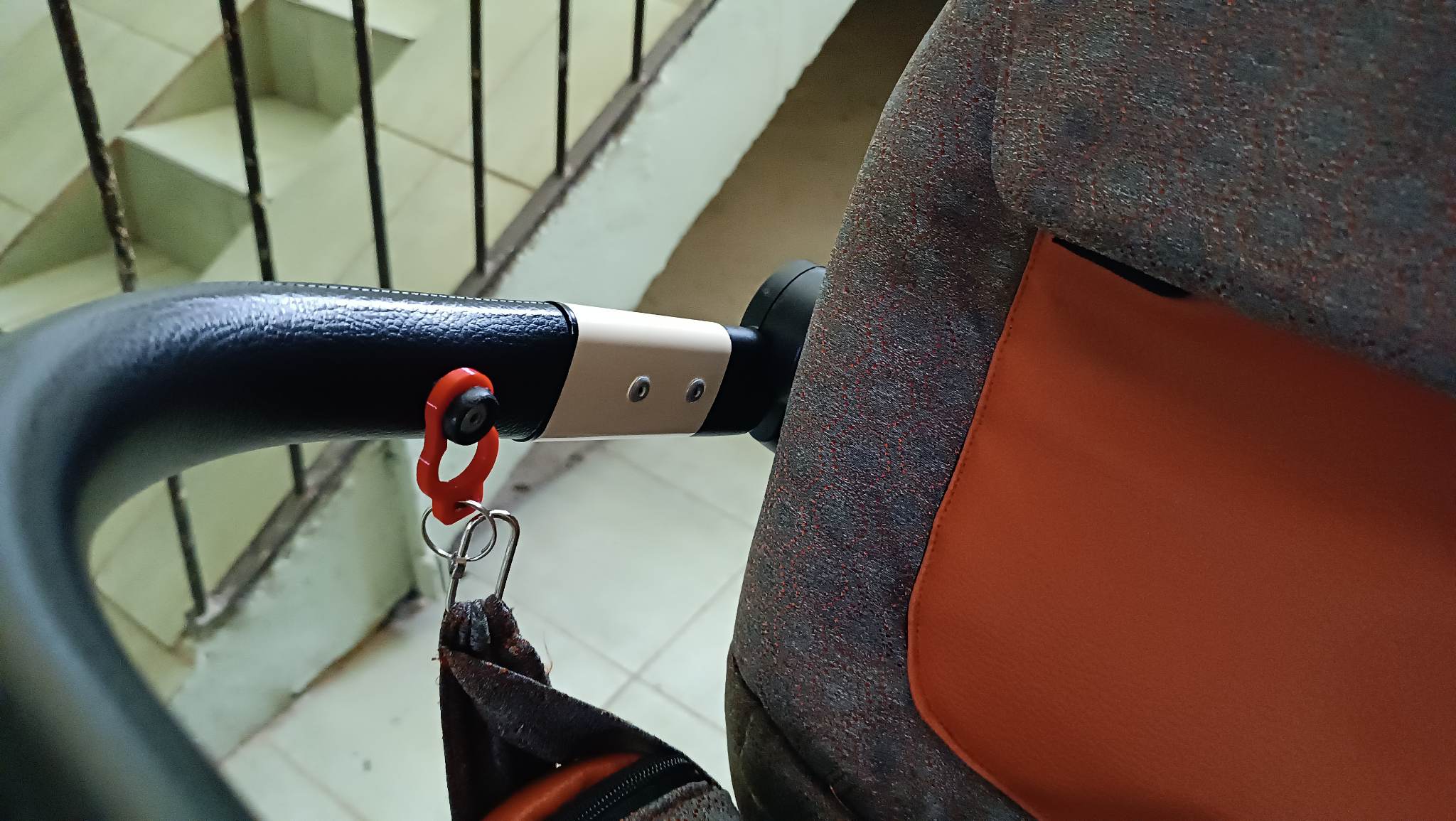 Hand bag clip replacement for stroller - photo 3