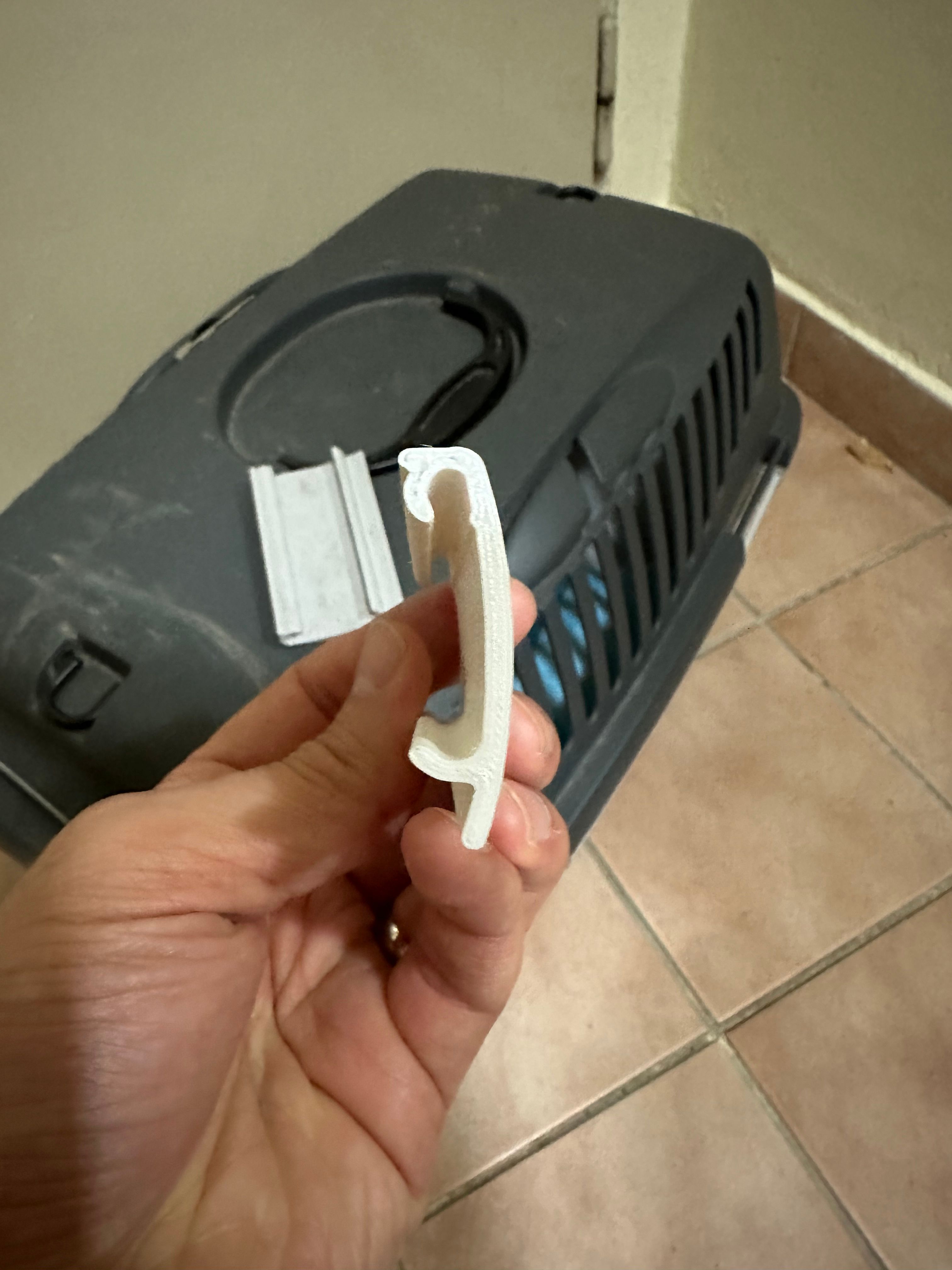 Pet carrier side clip - photo 2