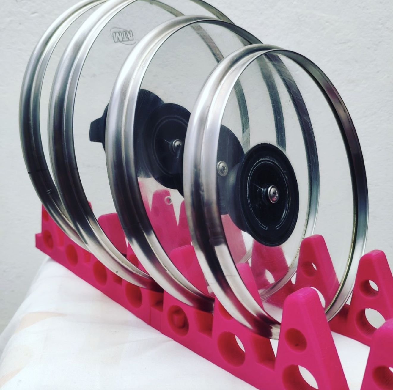 Modular lid holder