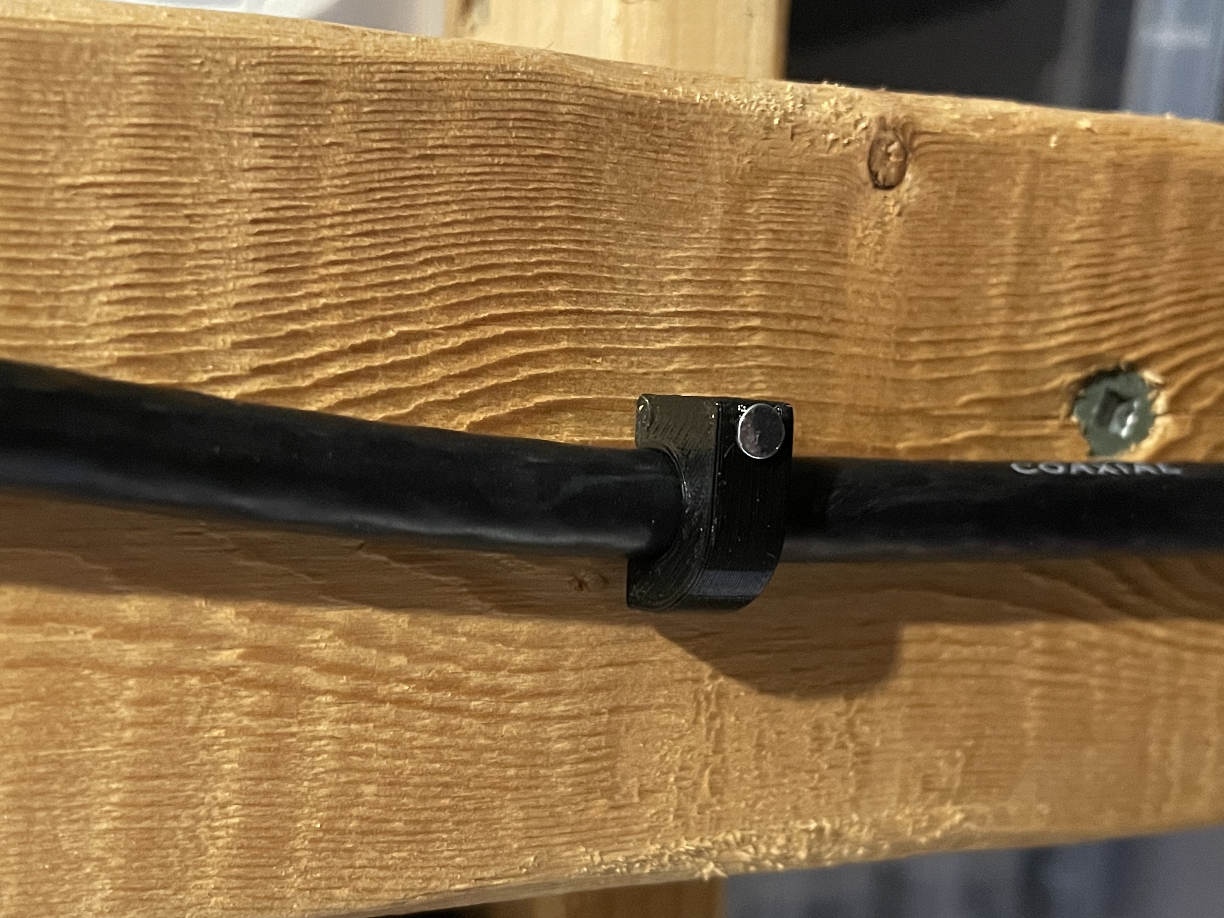 Nail-in cable clip