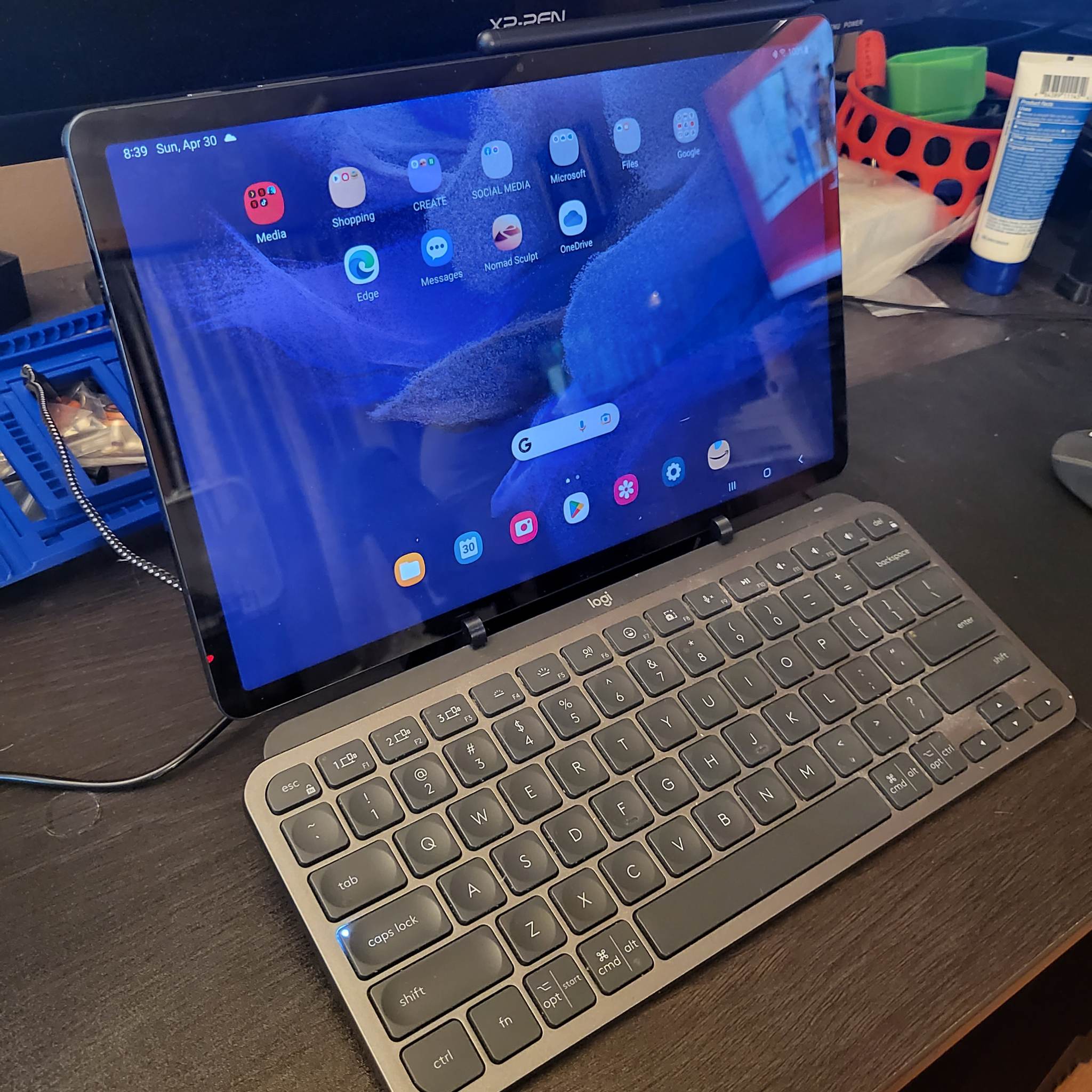 Tablet tray for Logitech M585 keyboard