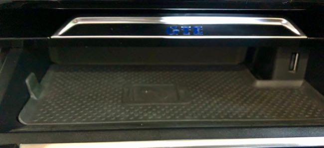 VW Volkswagen Passat B8 phone tray with rotated USB port - photo 4