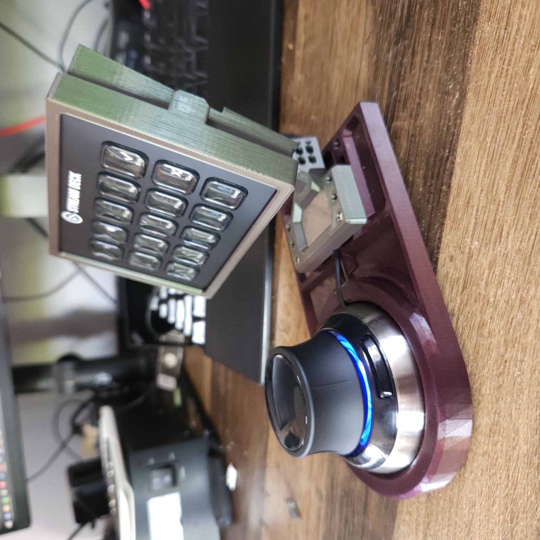 Adjustable mount for Elgato StreamDeck and 3D Connection manipulator - photo 2