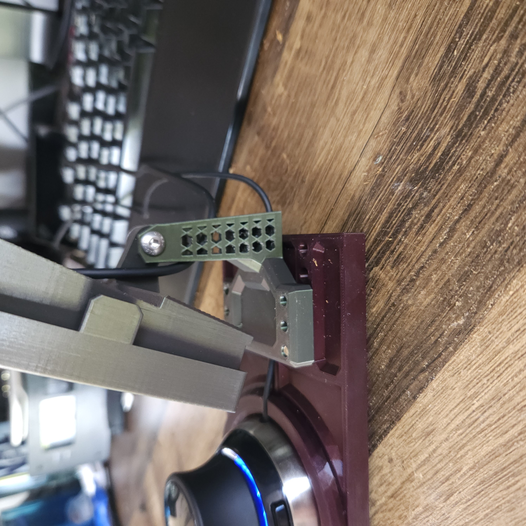 Adjustable mount for Elgato StreamDeck and 3D Connection manipulator - photo 3