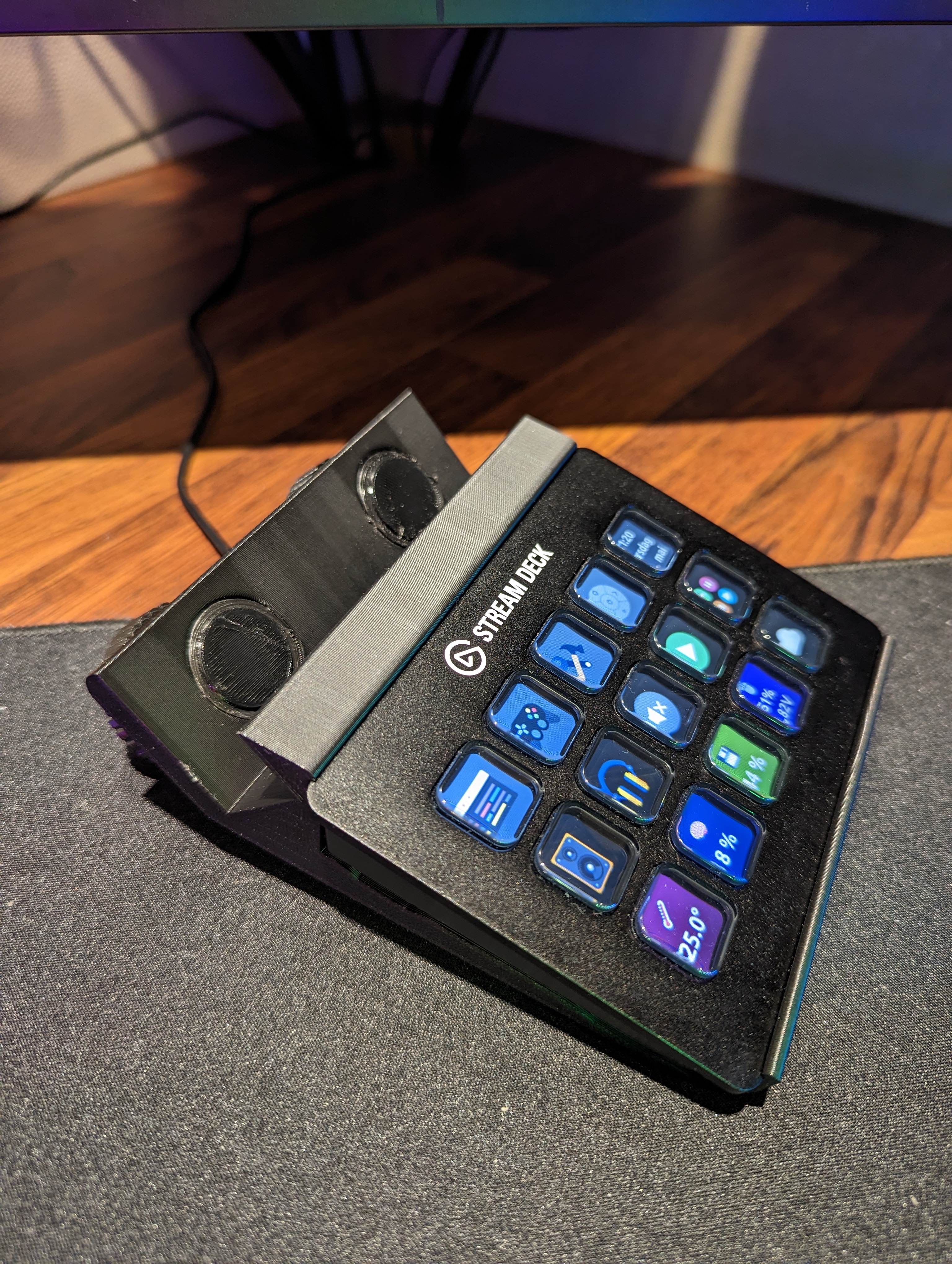 Stream Deck LCD Dock/Mount - photo 3