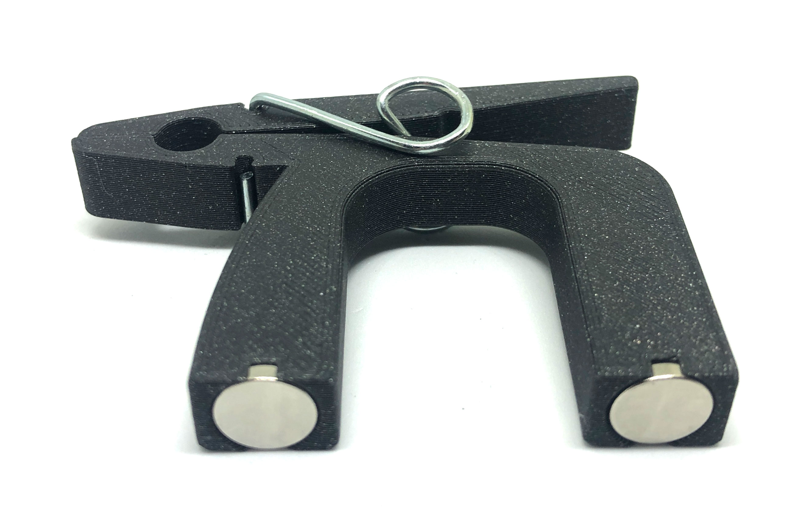 Helper clip "Muraffe" with magnetic feet using clothespin spring - photo 2