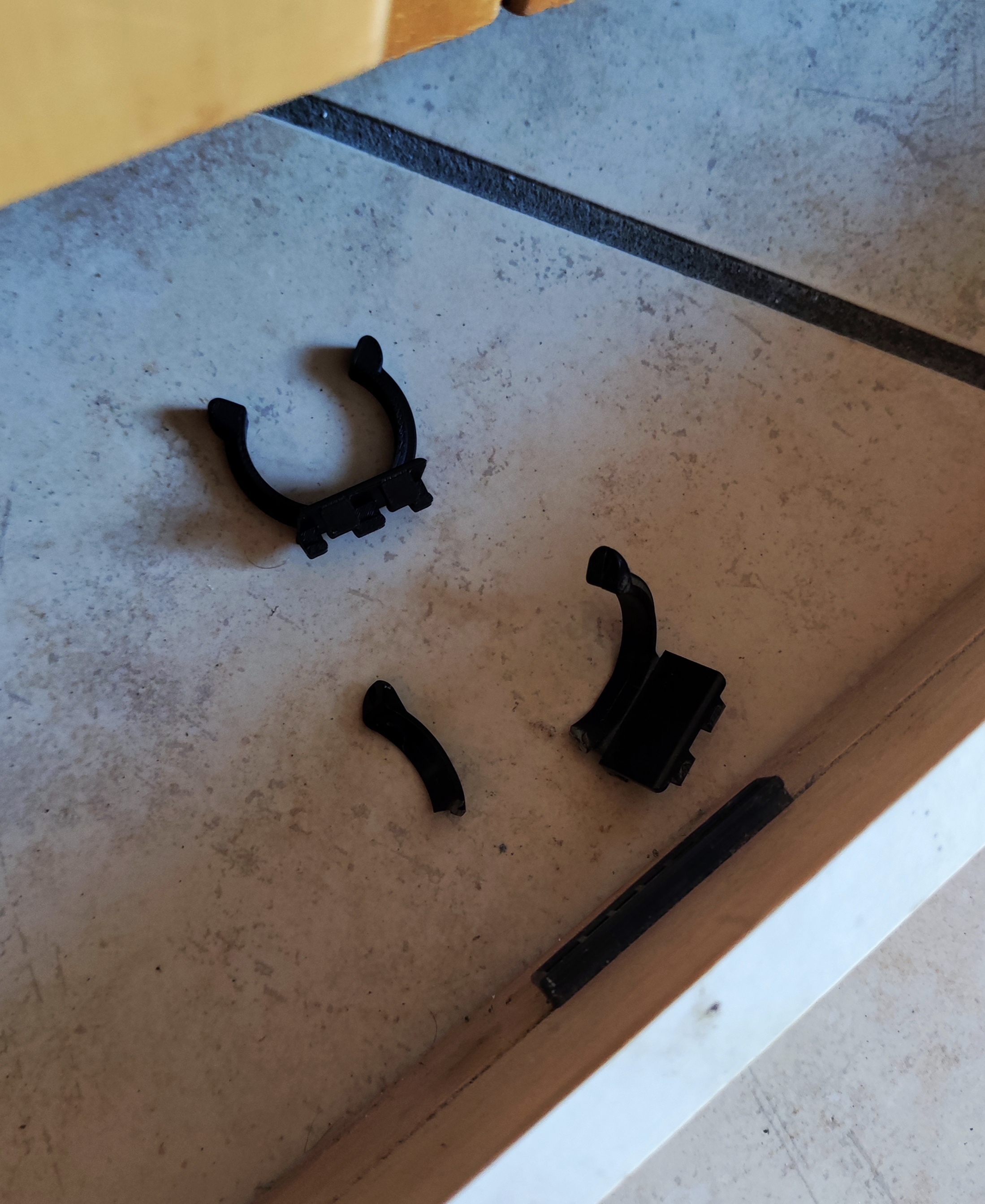 Kitchen plinth clip (29/30 mm foot) - photo 3