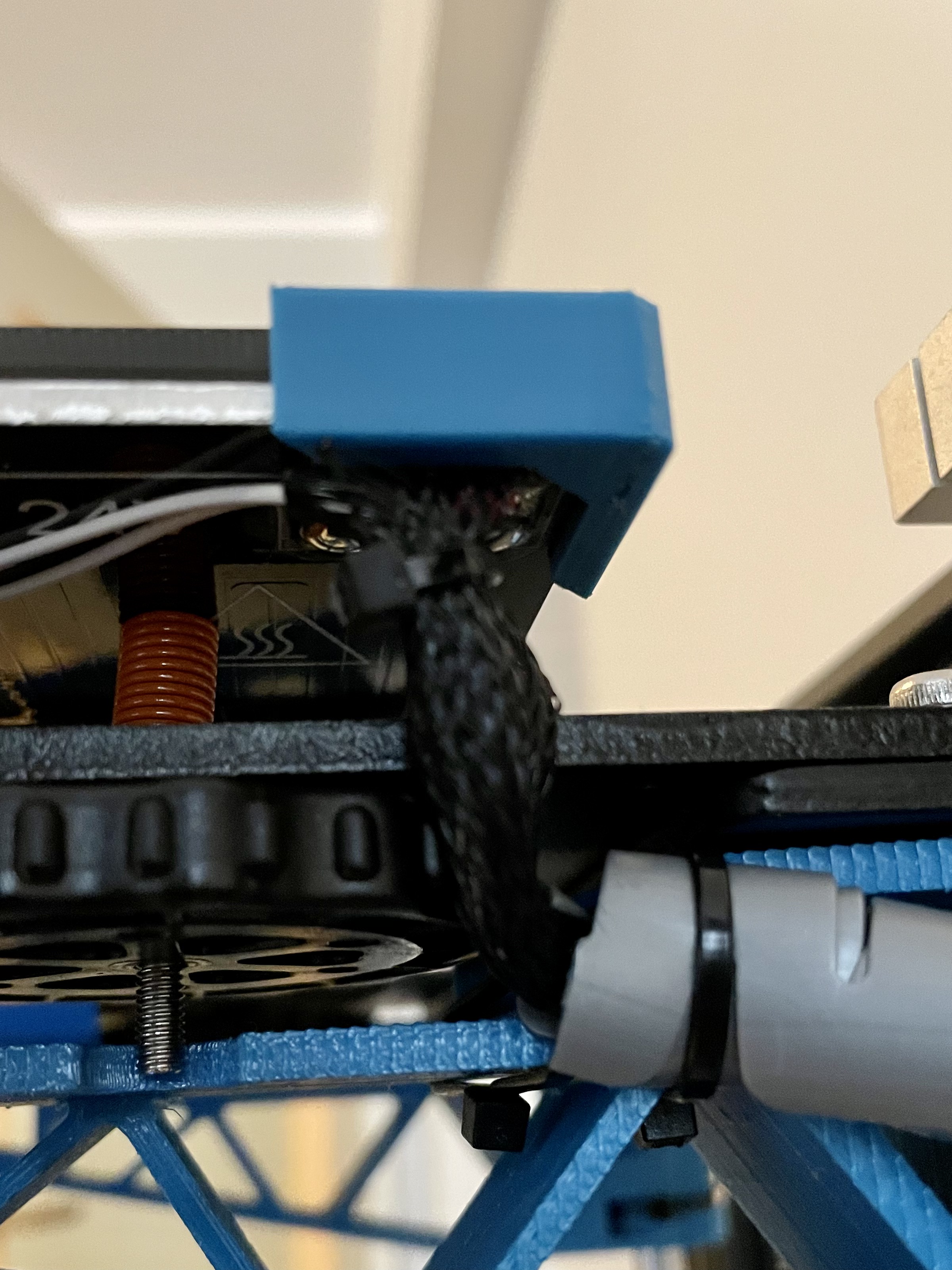 Glass bed corner clamp - photo 4