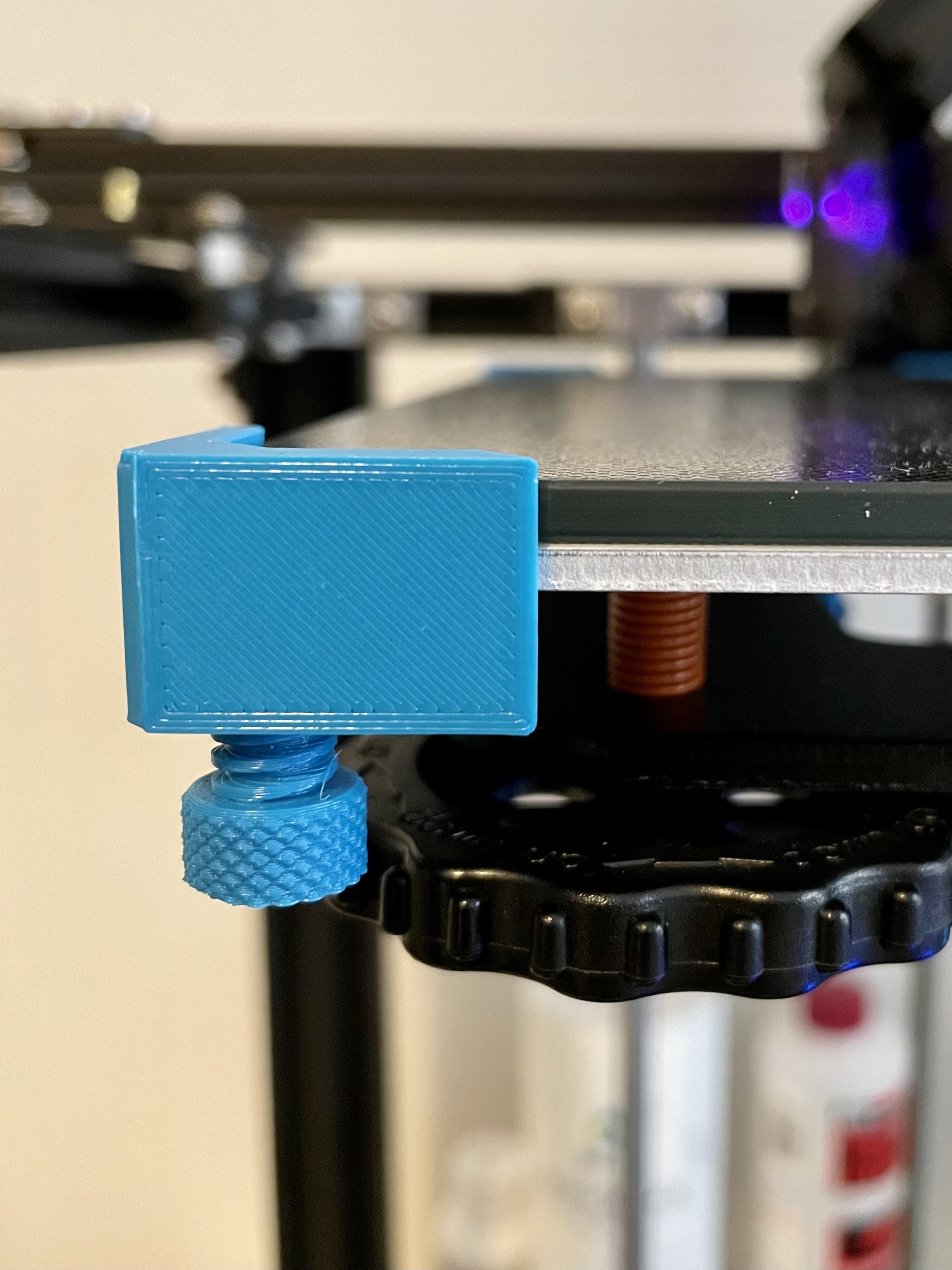 Glass bed corner clamp - photo 3