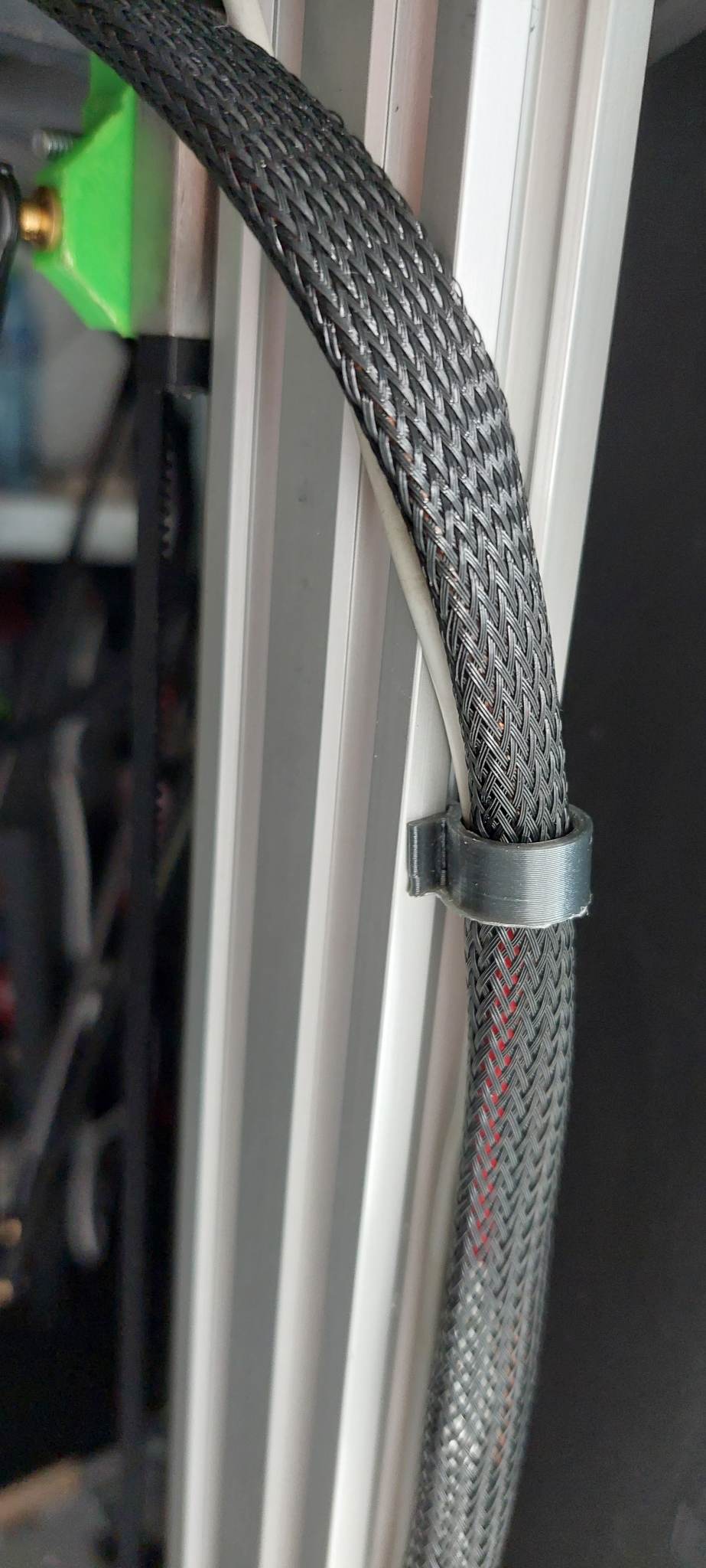 V slot Cable Clip remix - for more cables or thicker ones