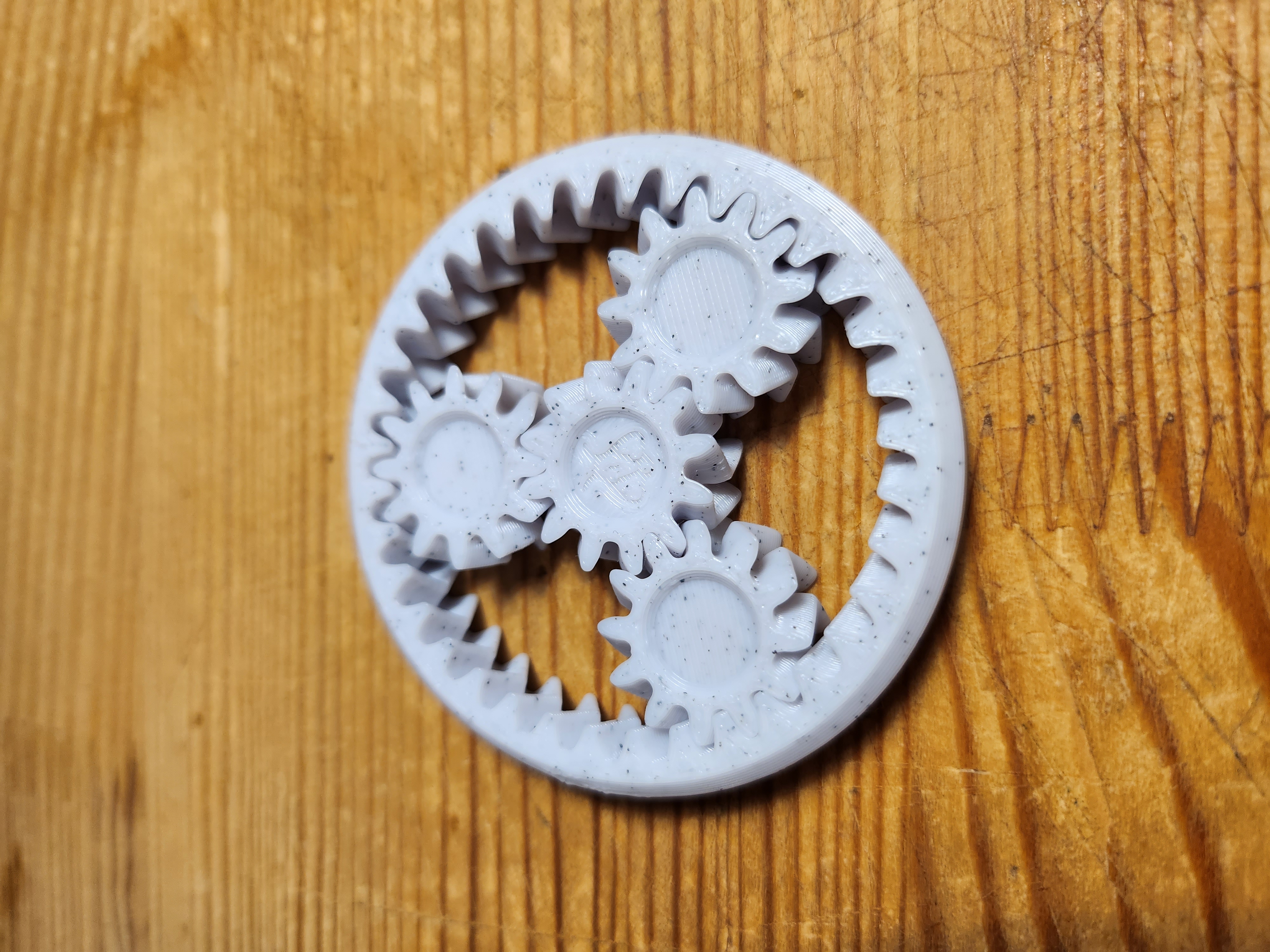 Print-in-place planetary gear fidget toy