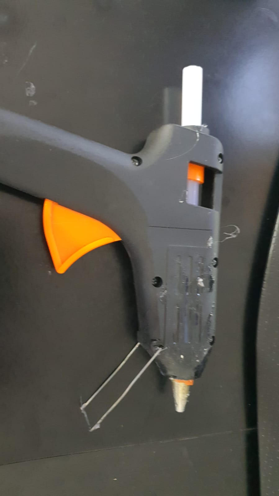 Replacement part for a hot glue gun - photo 2