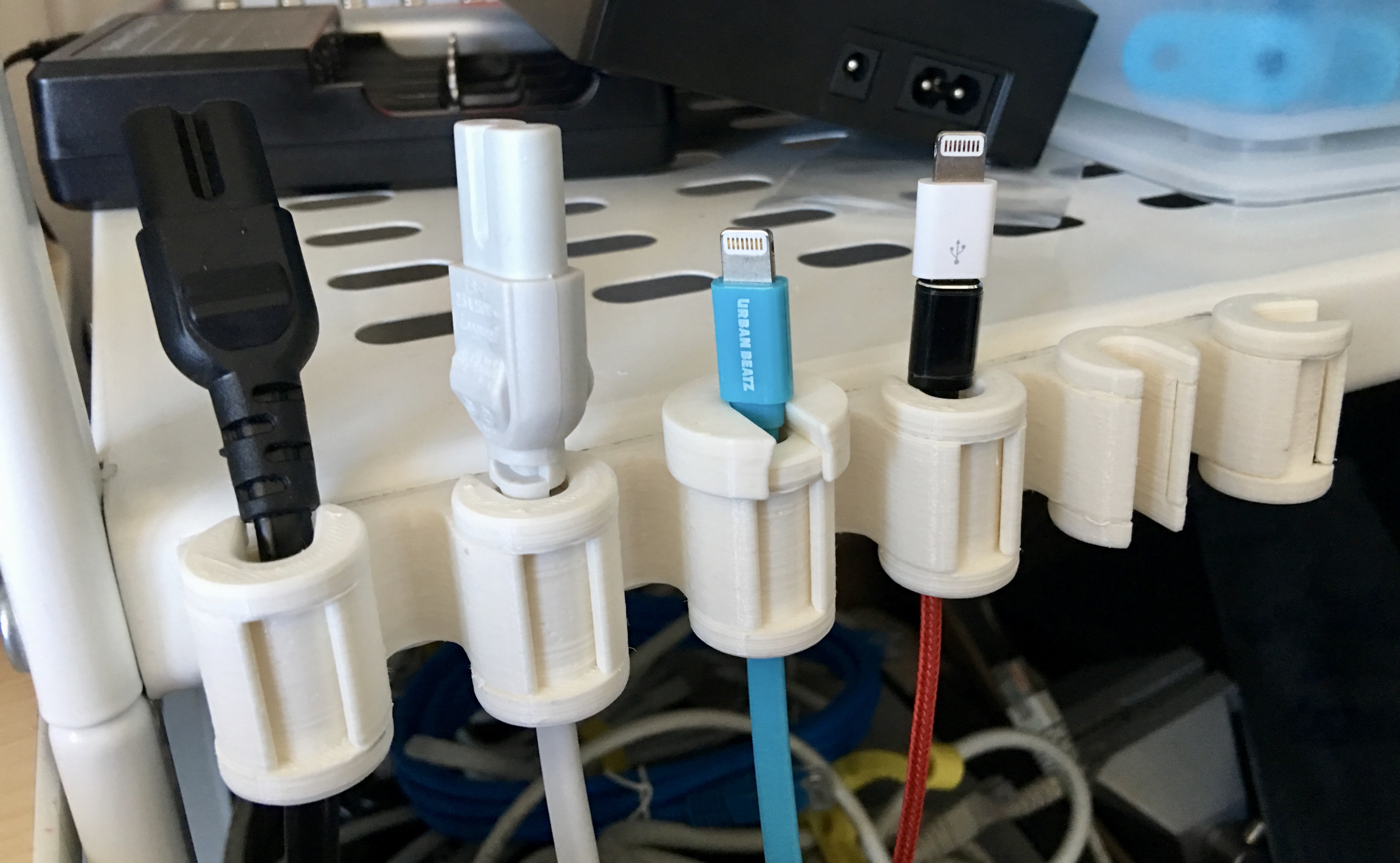 Revolving cable mount