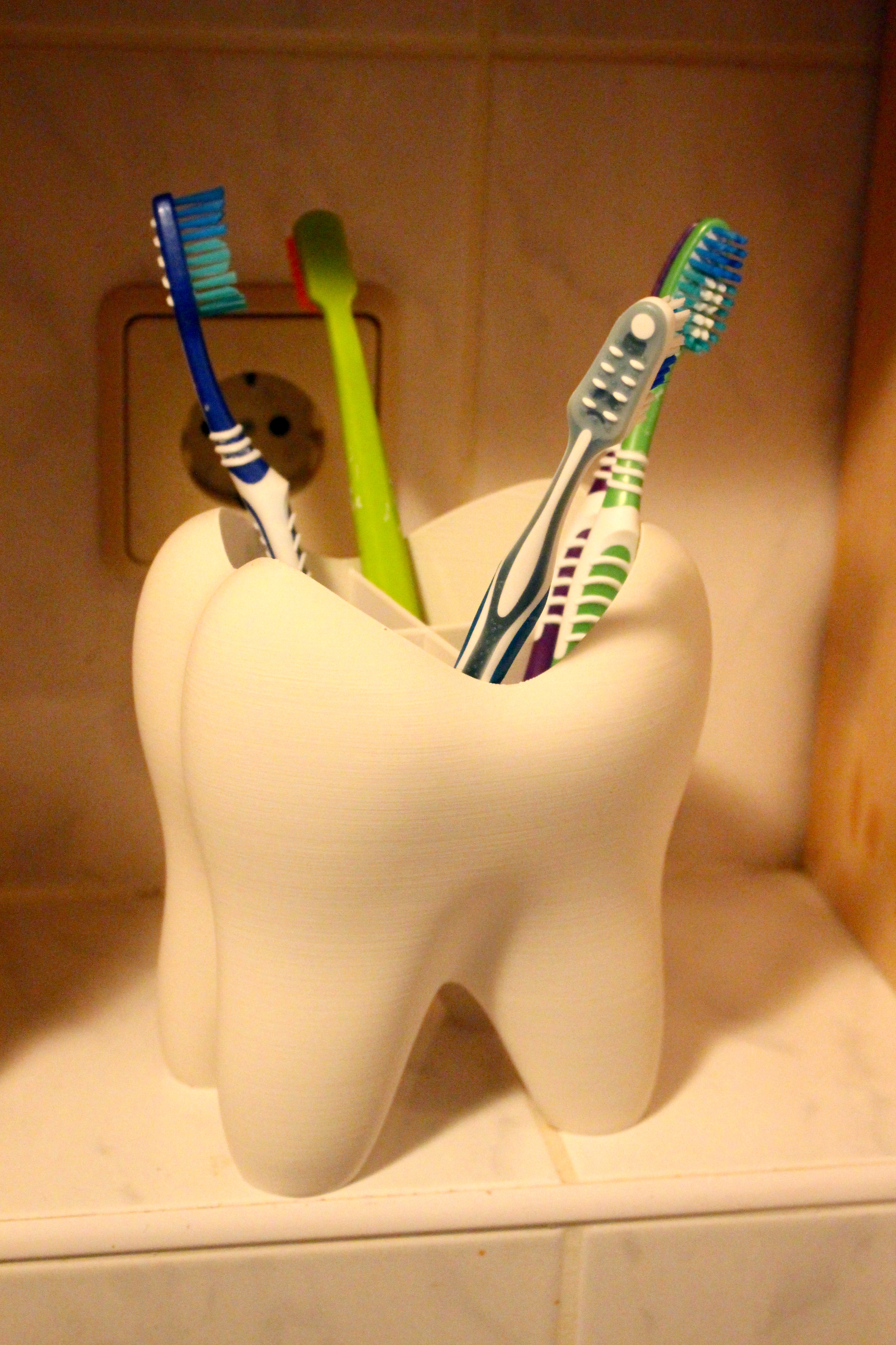 Tooth - Toothbrush Holder BIGGER / SMILE VERSION