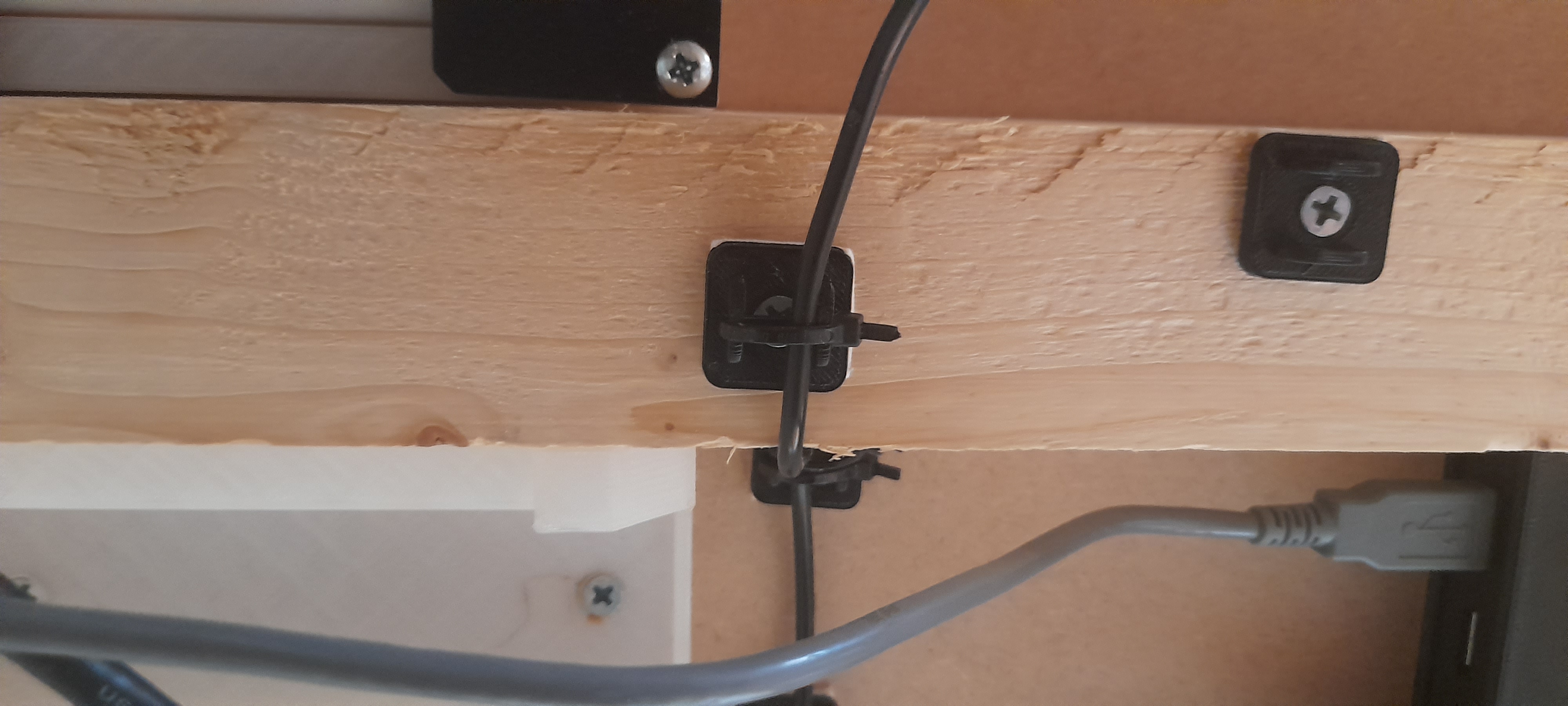 Simple universal cable clip - photo 2