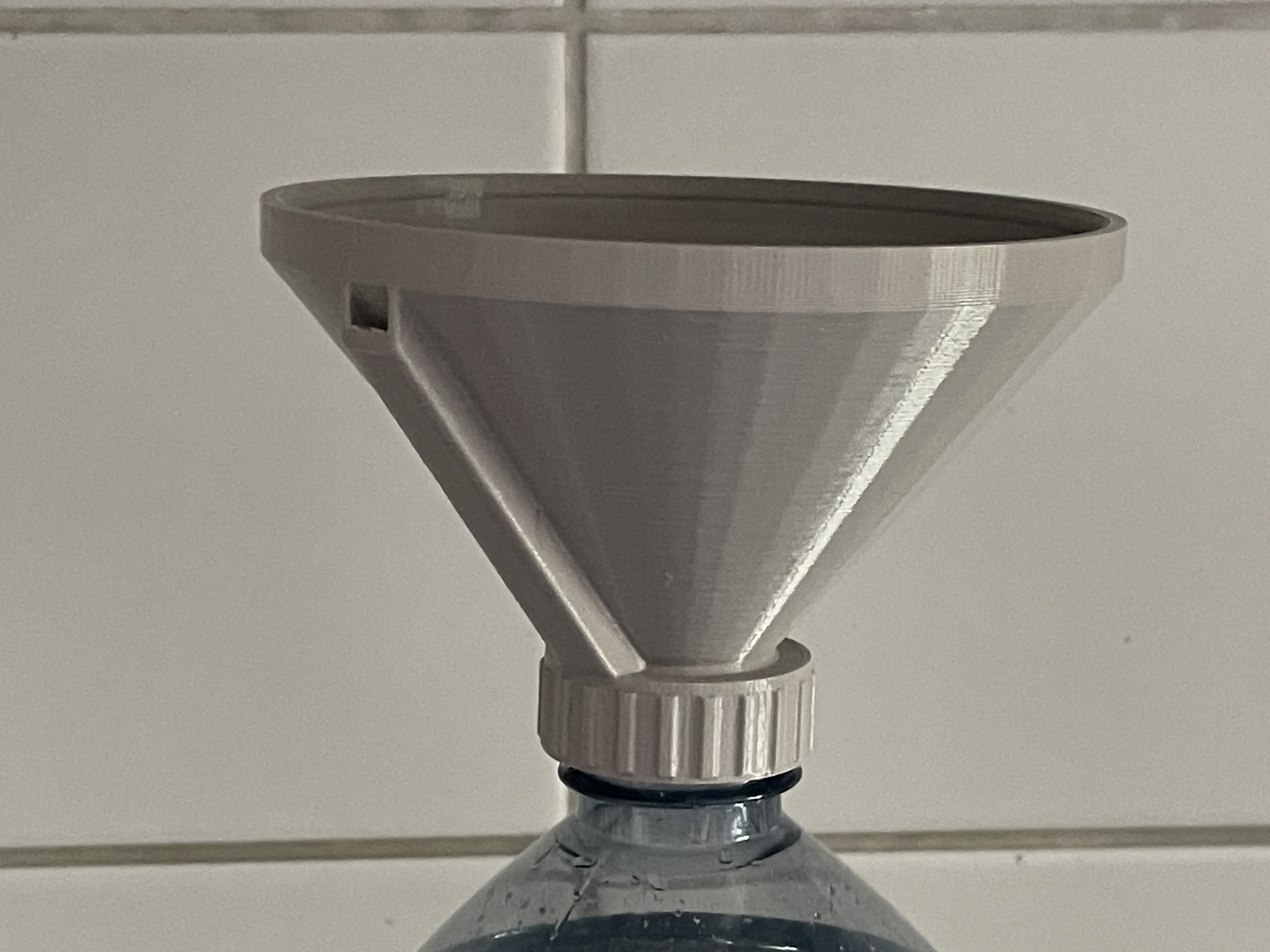 Funnel for PET Bottle with tunnel for escaping air - photo 2