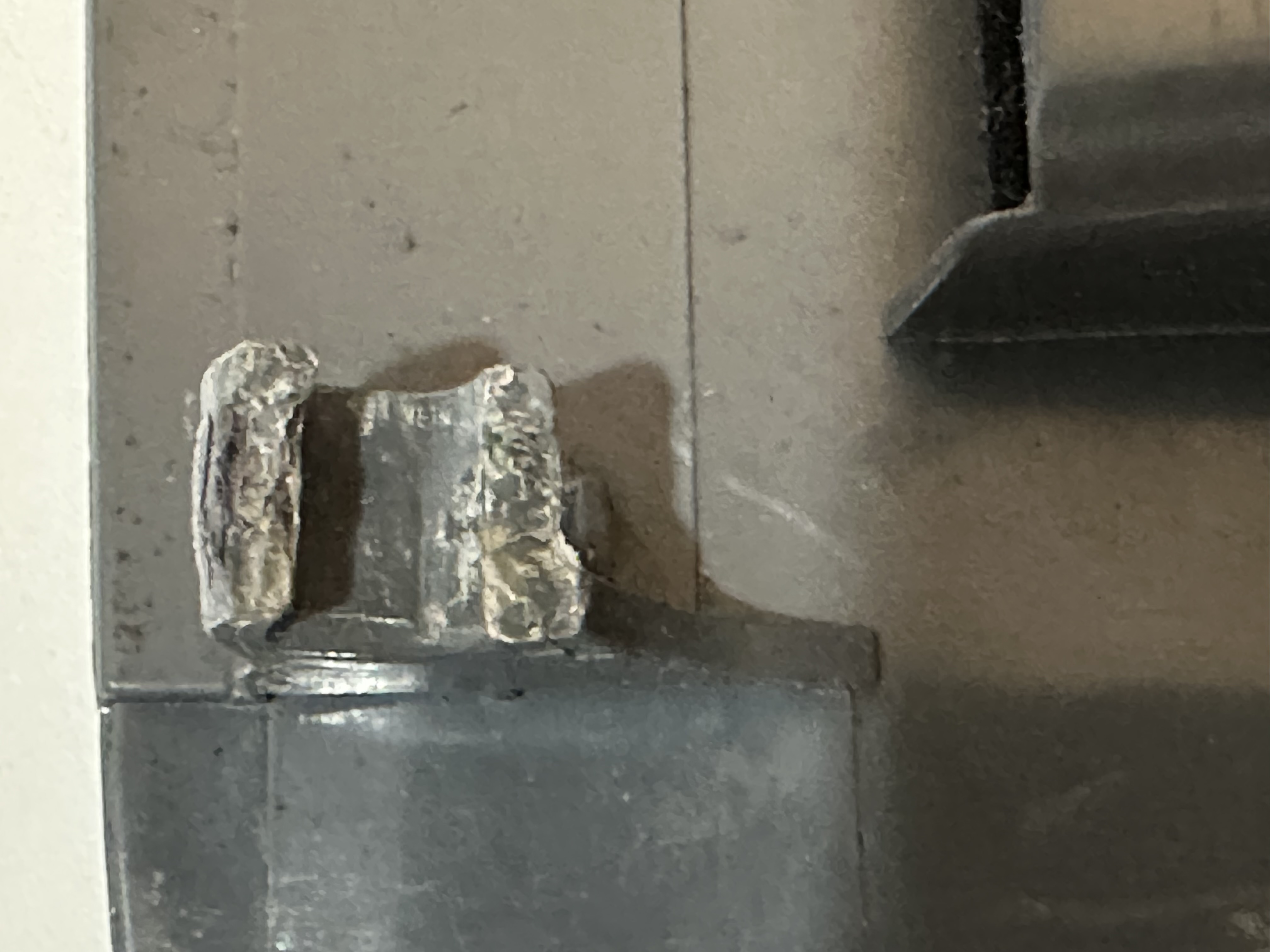 Hisense Portable AC Swing Door Keyed Pivot Point - photo 2